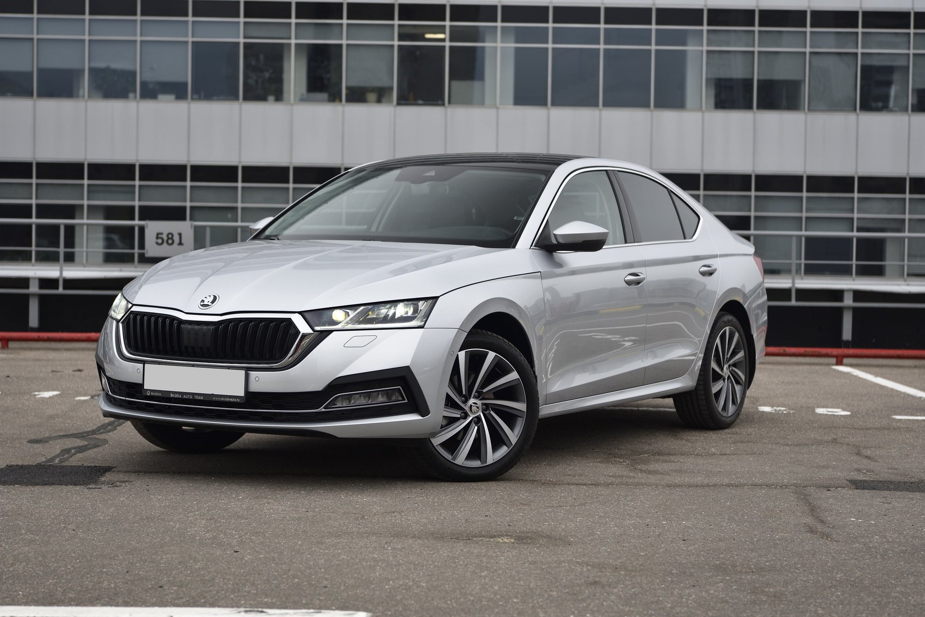 Škoda Octavia A8 önden görünüm