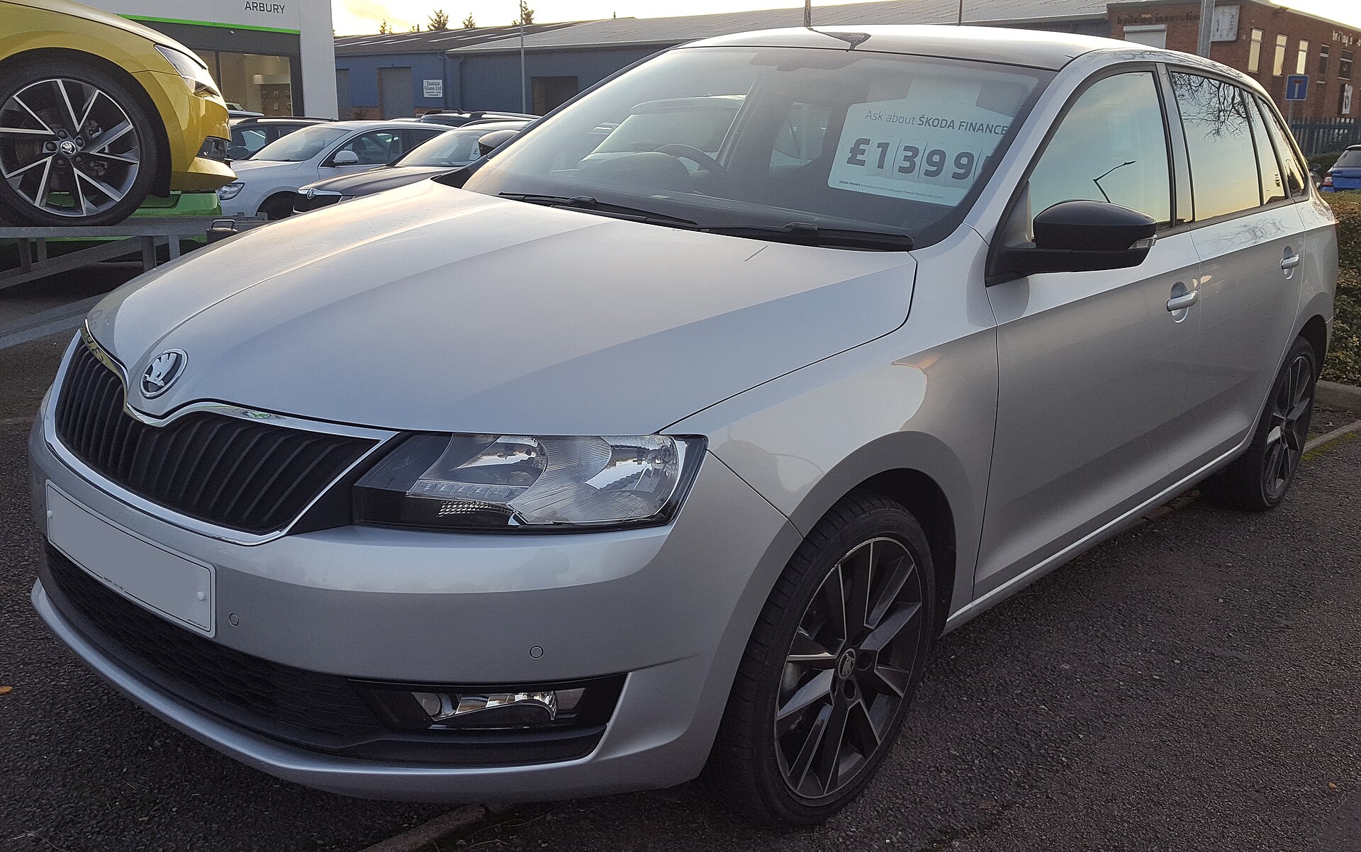 2017 Škoda Rapid Spaceback önden görünüm