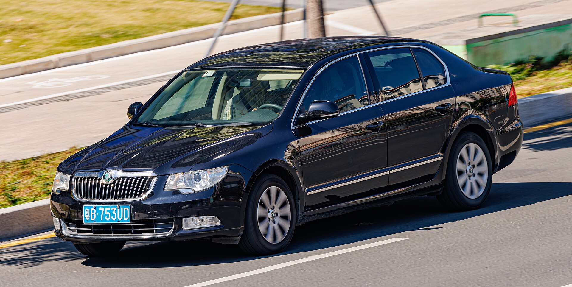 Škoda Superb II yan görünümü