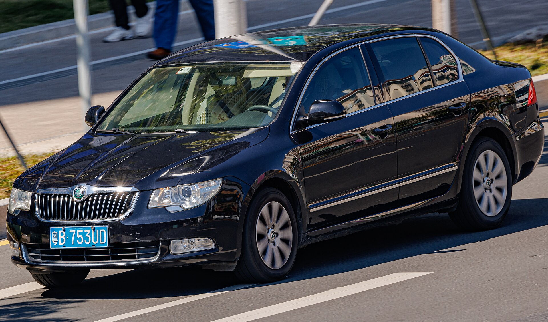 Yağmurlu havada Škoda Superb II