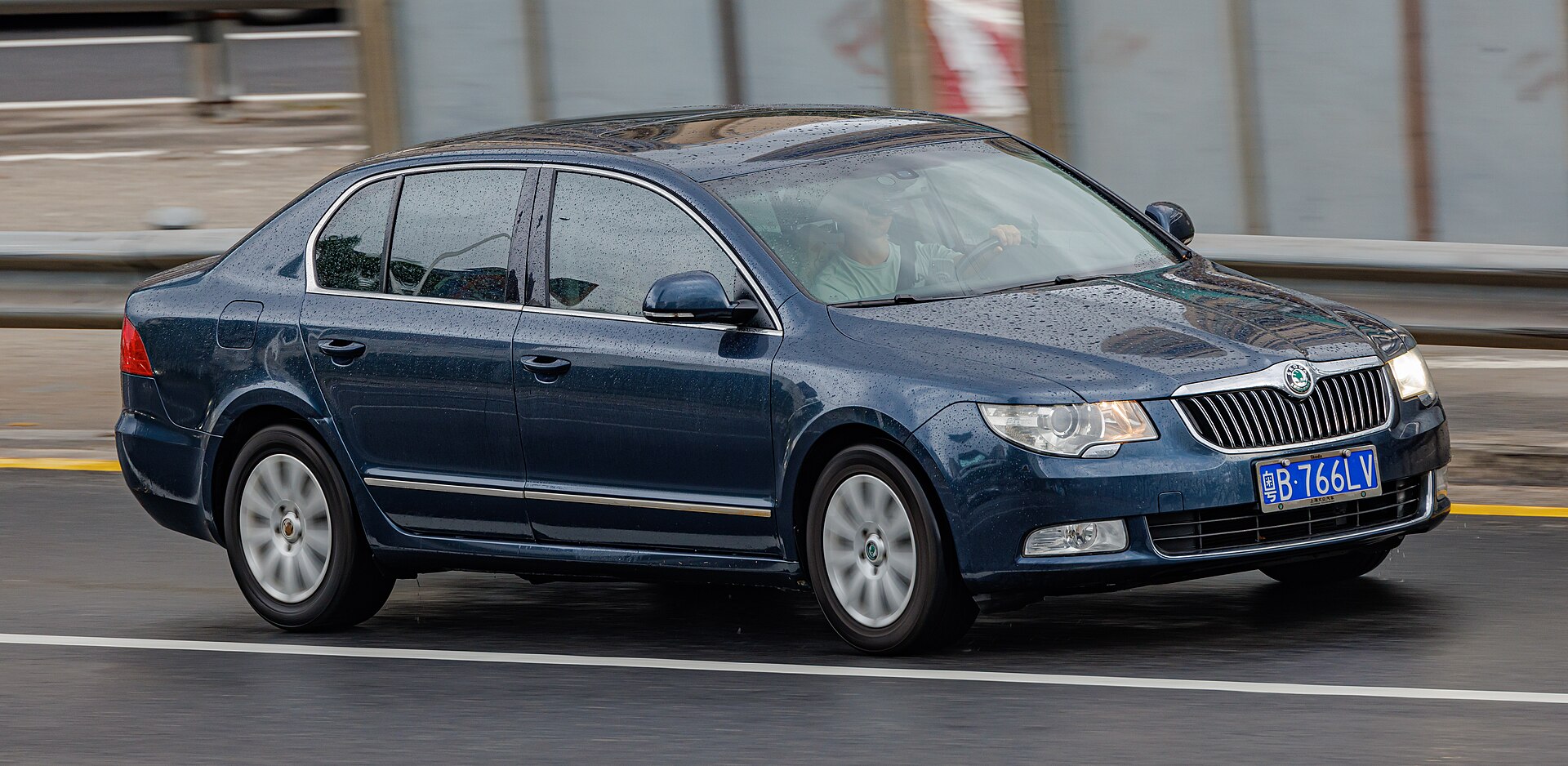 Škoda Superb II uzun gövde görünümü
