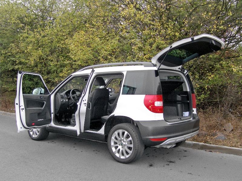 Bagaj kapağı açık Škoda Yeti