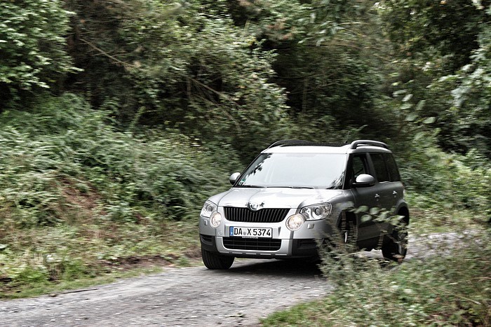 Bozuk zeminde kullanılan Škoda Yeti 4x4