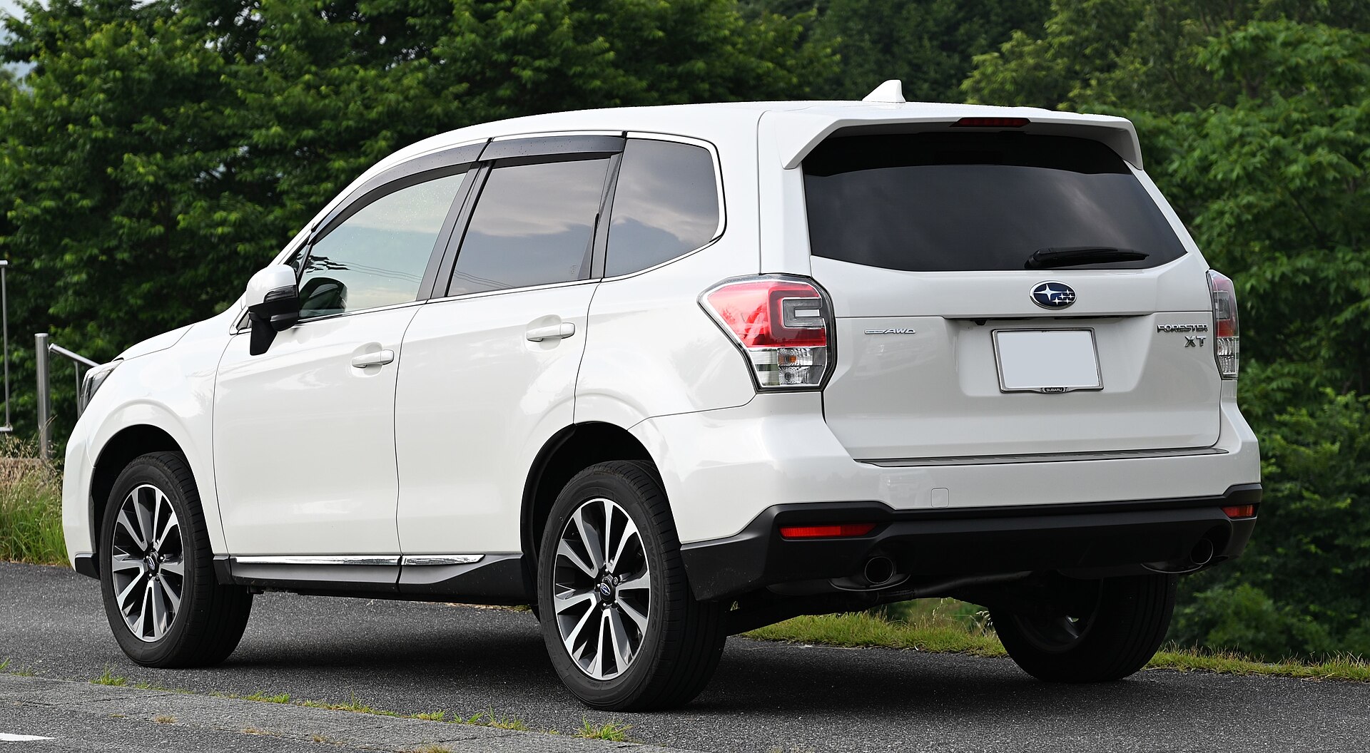 Subaru Forester XT SJ arka görünümü