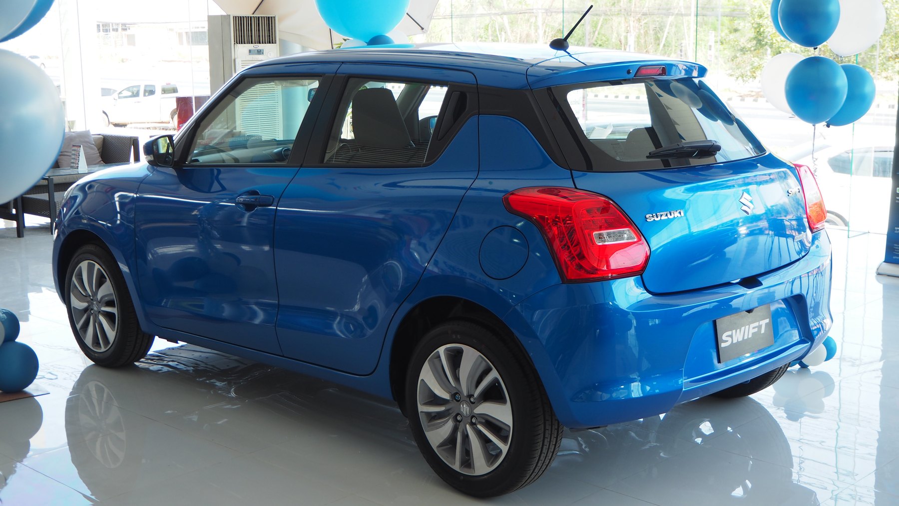 Suzuki Swift arka görünüm