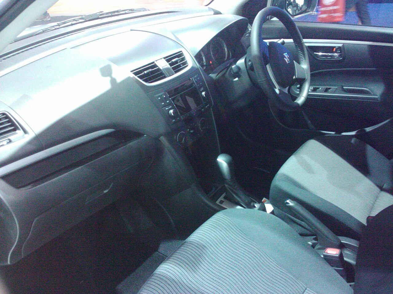 2011 Suzuki Swift NZ FZ ön konsol ve iç mekân