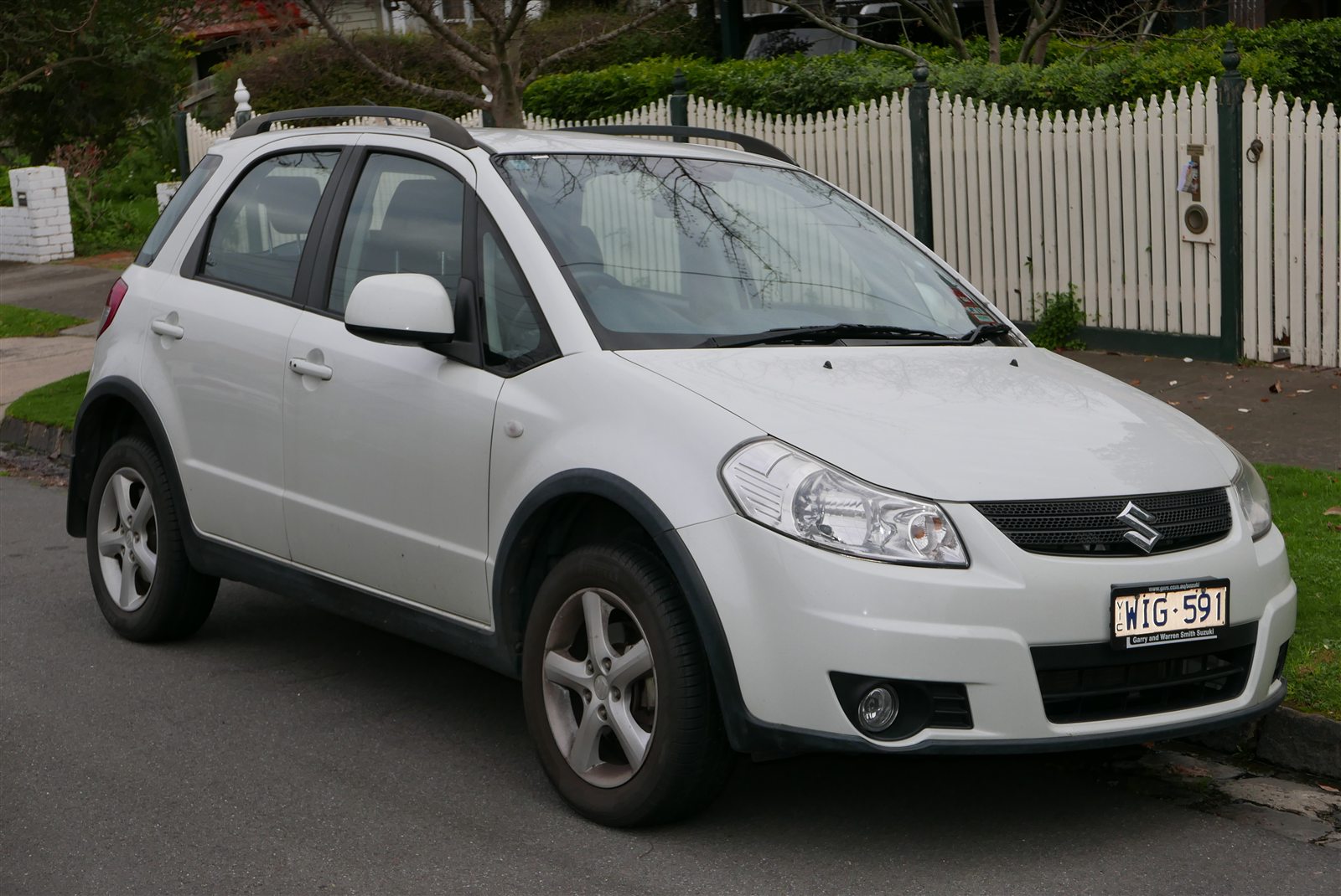 İlk nesil Suzuki SX4 hatchback önden görünüm