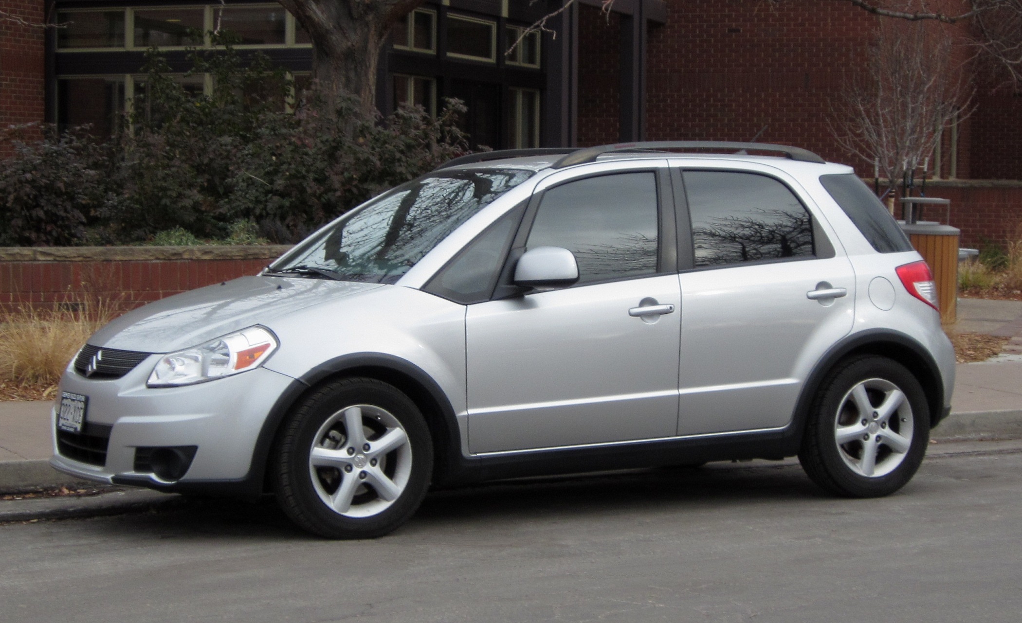 Suzuki SX4 AWD yandan görünüş