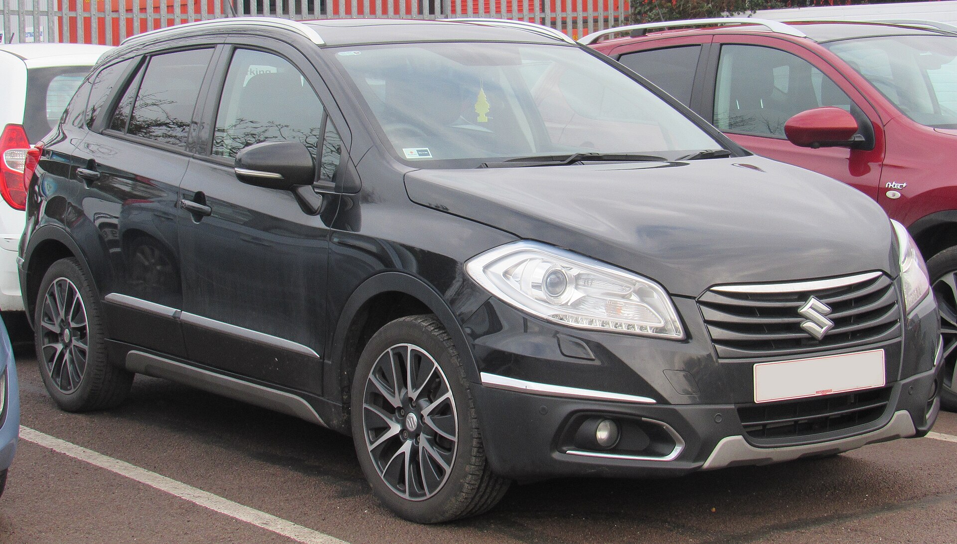 Suzuki SX4 S-Cross makyajlı ön yüz ve kabin