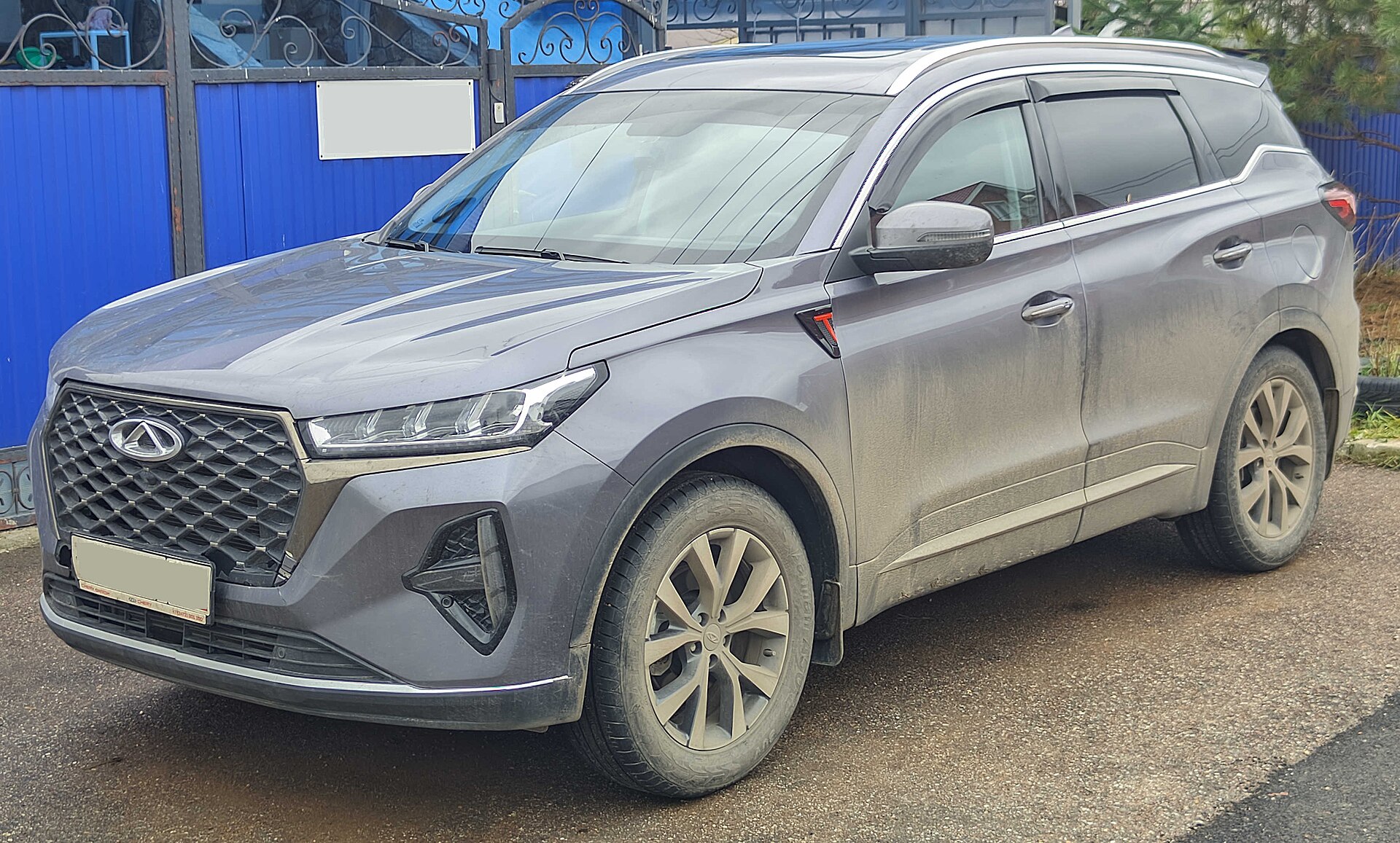 Gri Chery Tiggo 7 Pro Max ön ve yan görünüş
