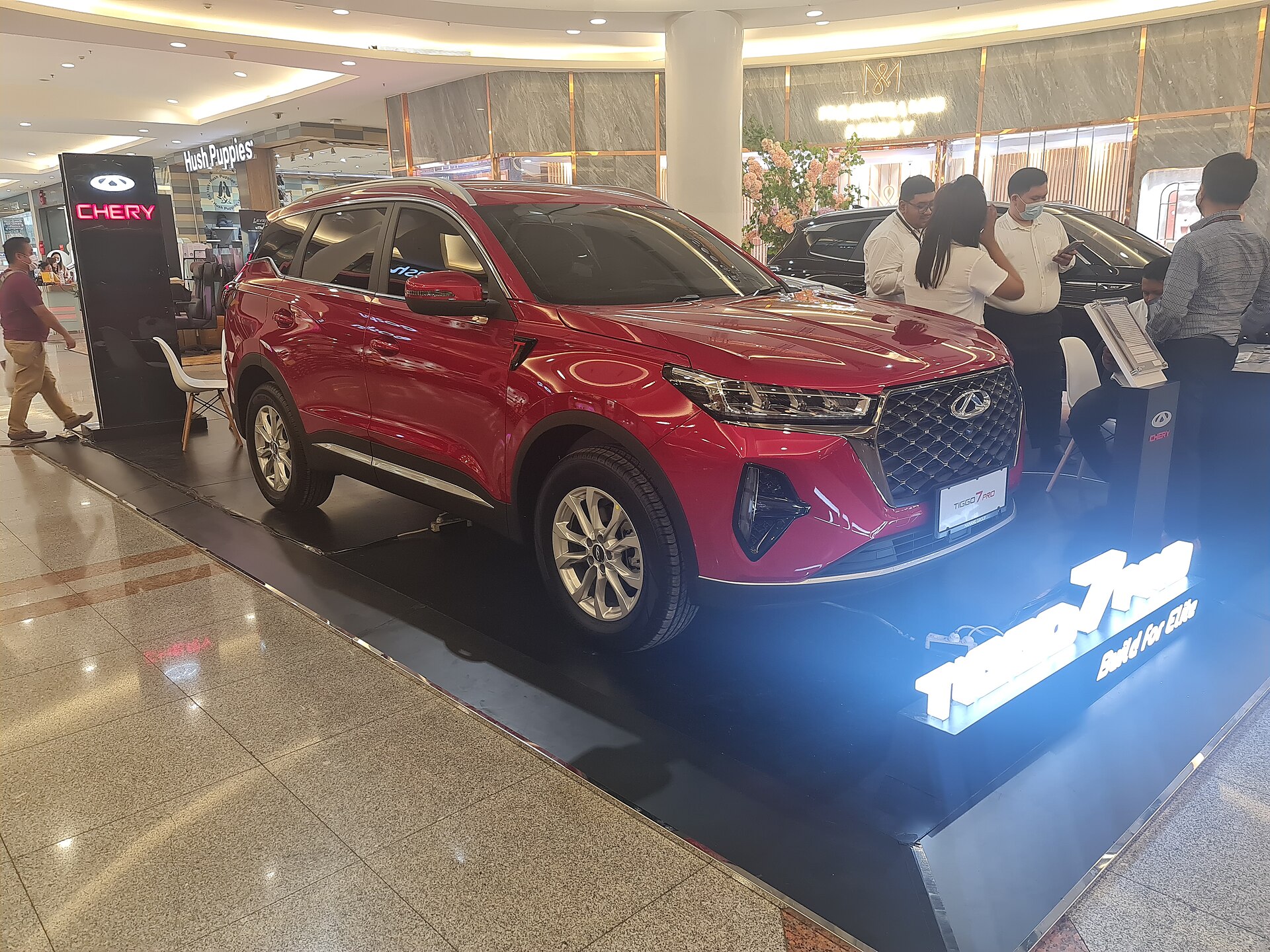 Chery Tiggo 7 Pro SUV şehir ortamında