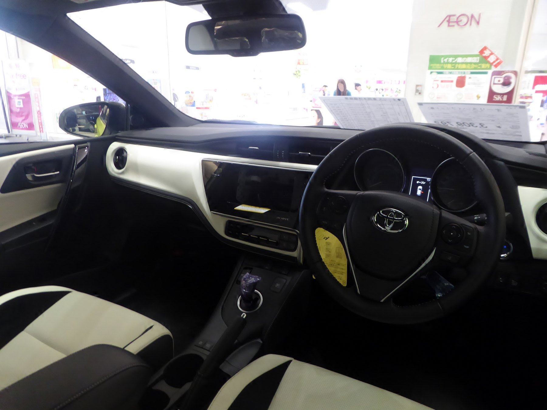 Toyota Auris E180 iç mekânı