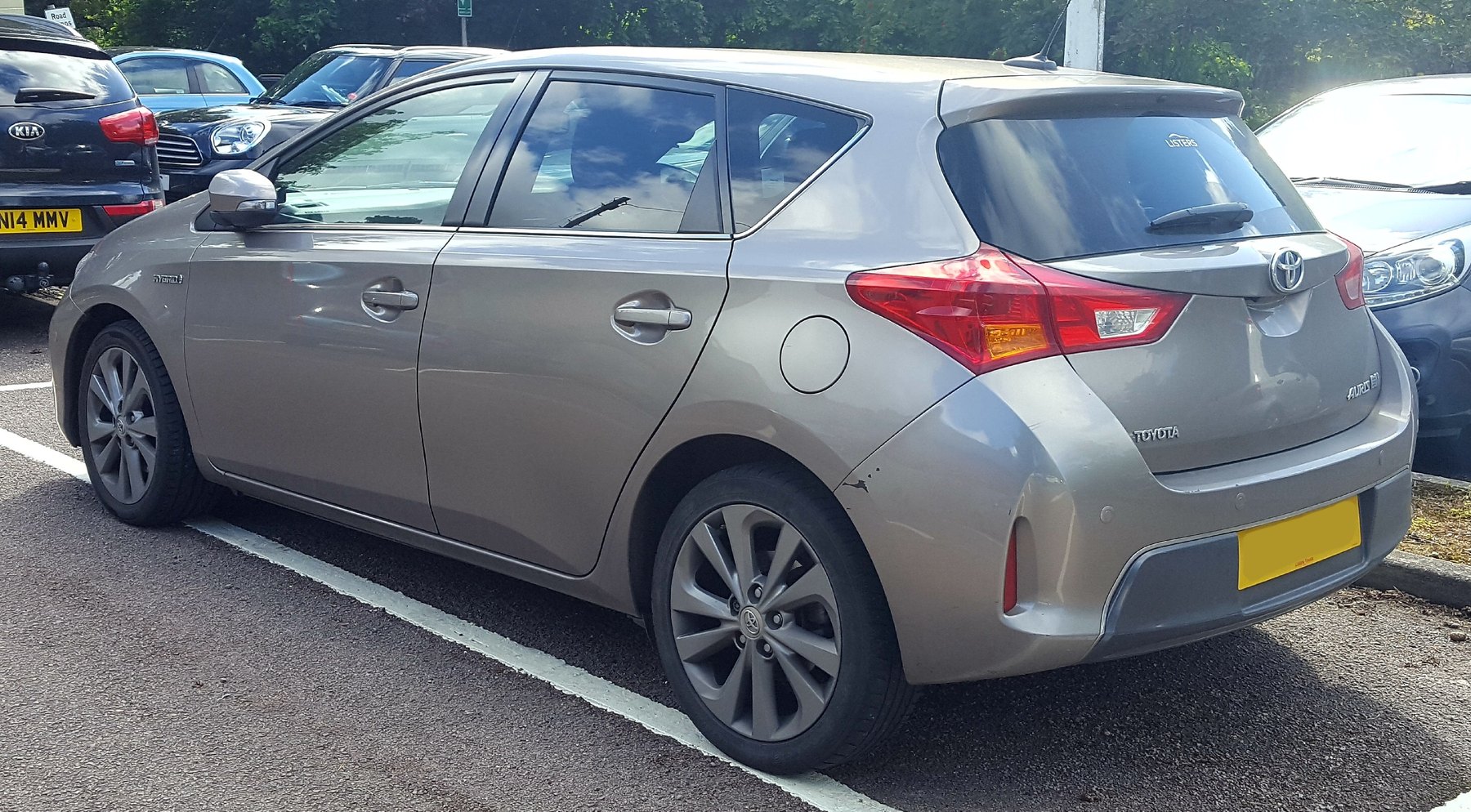 Makyajlı Toyota Auris E180 arka görünüm