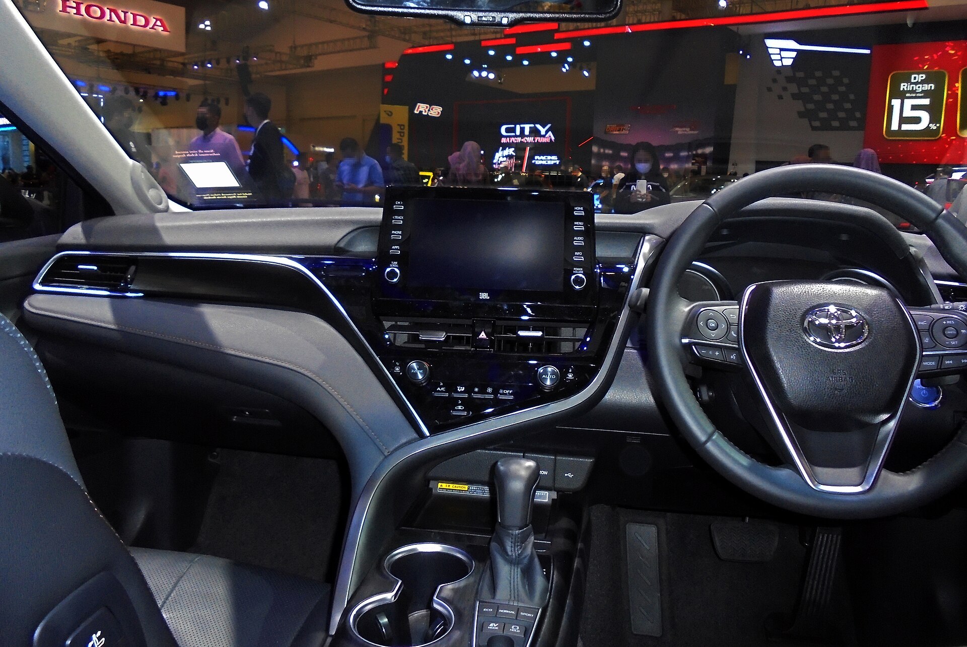 2021 Toyota Camry Hybrid XV70 iç mekânı ve koltukları