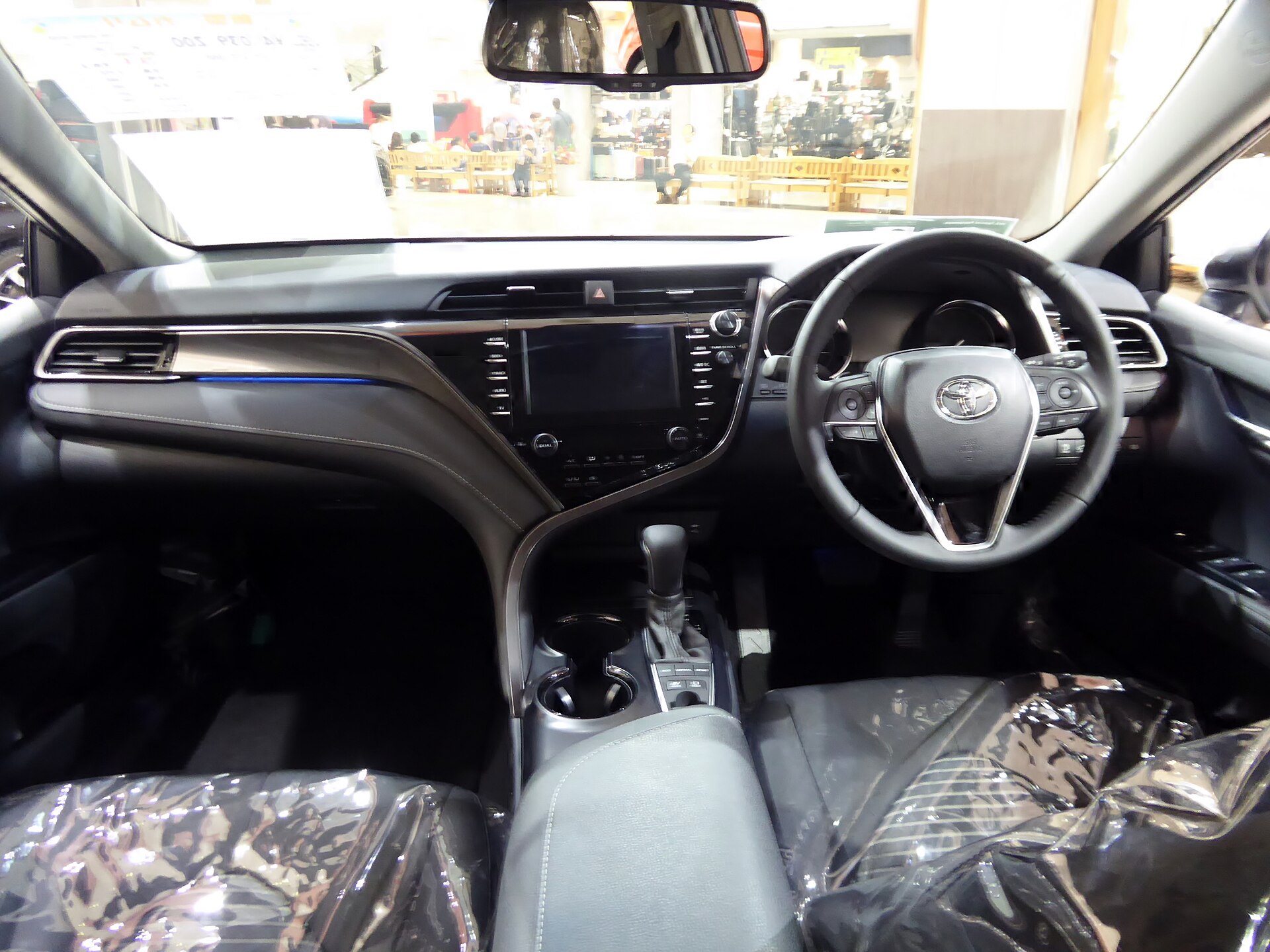 Toyota Camry XV70 WS versiyonunun iç mekânı