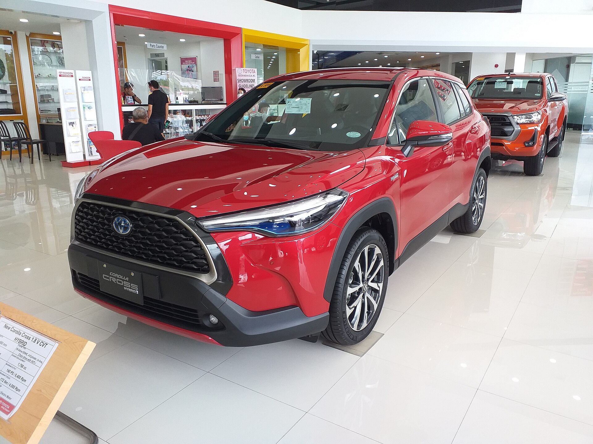 Kırmızı Toyota Corolla Cross Hybrid önden görünüm