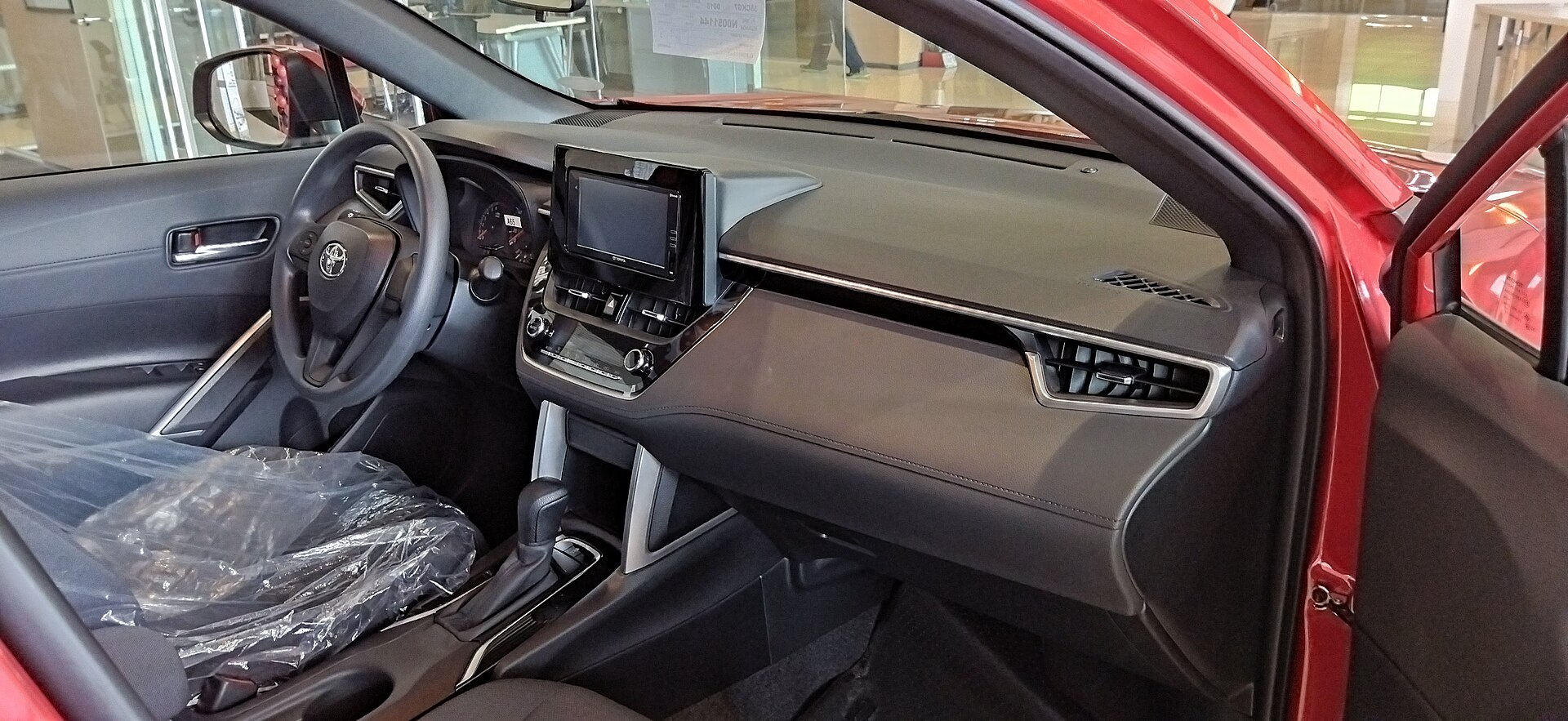 Toyota Corolla Cross sol direksiyon iç mekânı