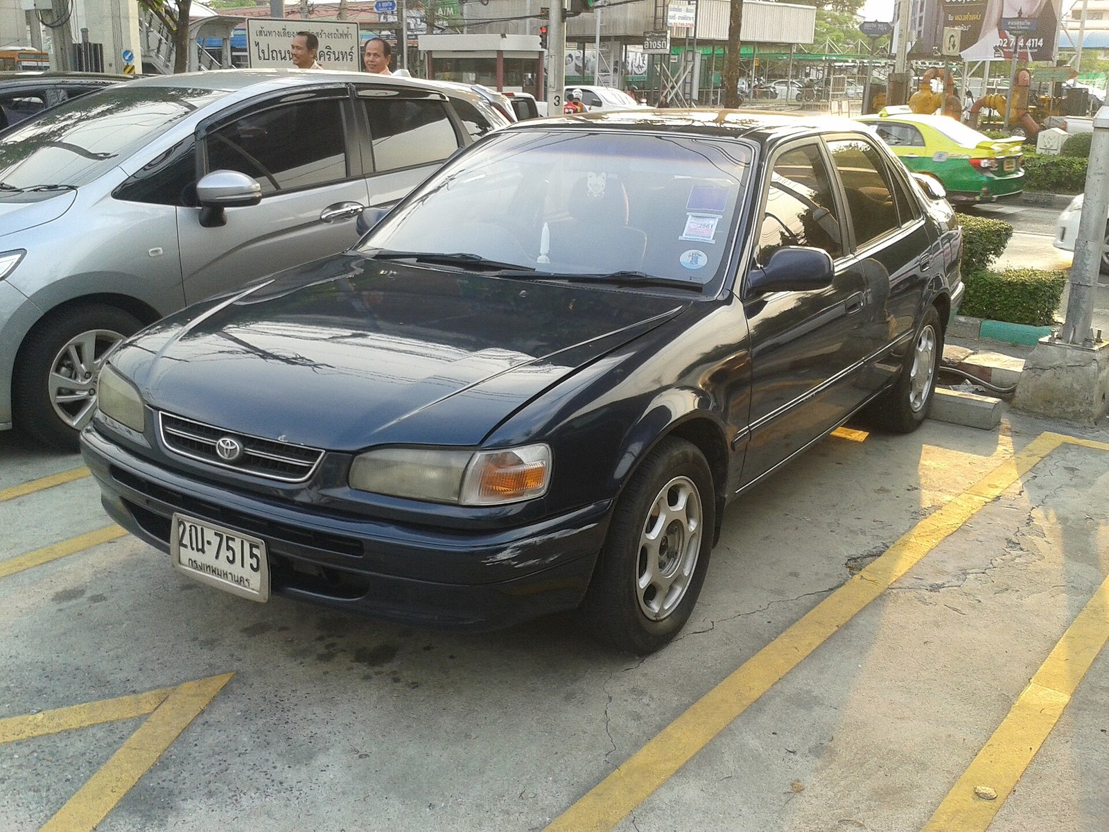 Toyota Corolla E110 sedan ön görünüm