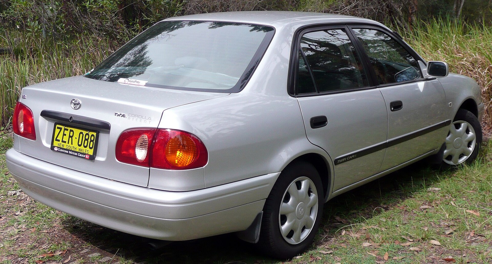 Toyota Corolla E110 sedan arka üç çeyrek