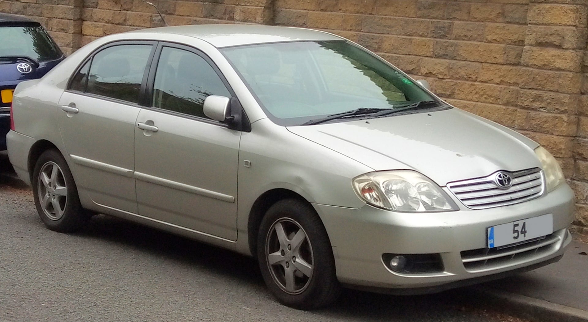 2004 Toyota Corolla E120 sedan ön görünümü