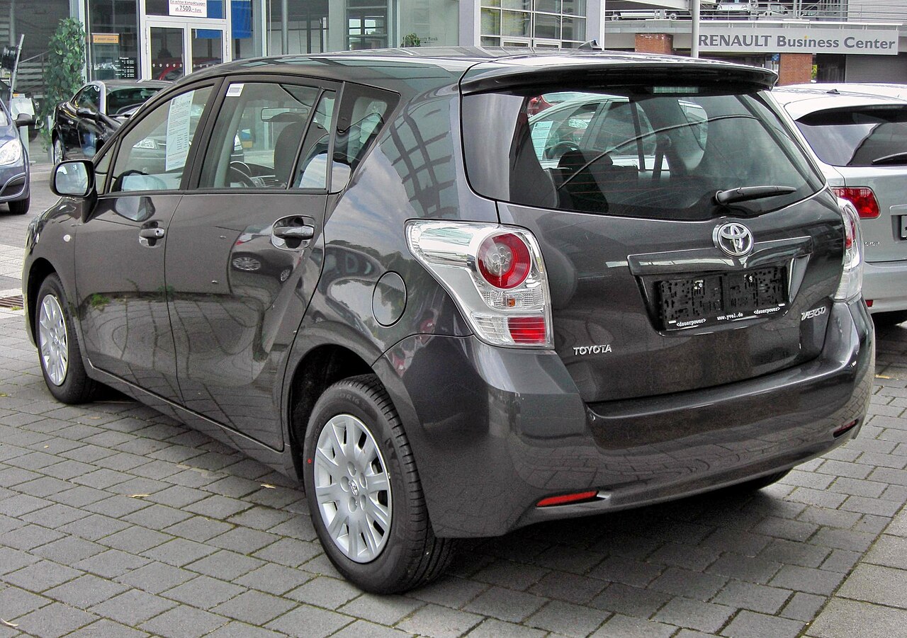 Toyota Verso AR20 arka gövde ve bagaj kapısı