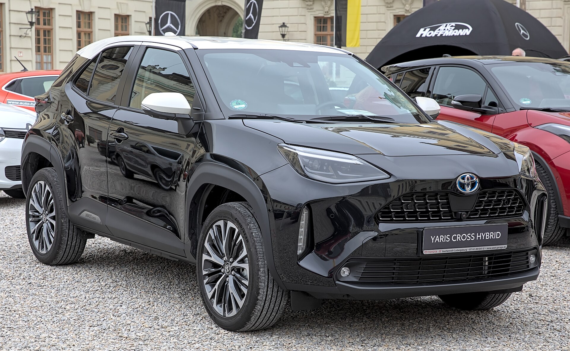 Toyota Yaris Cross ön ve yan görünüş