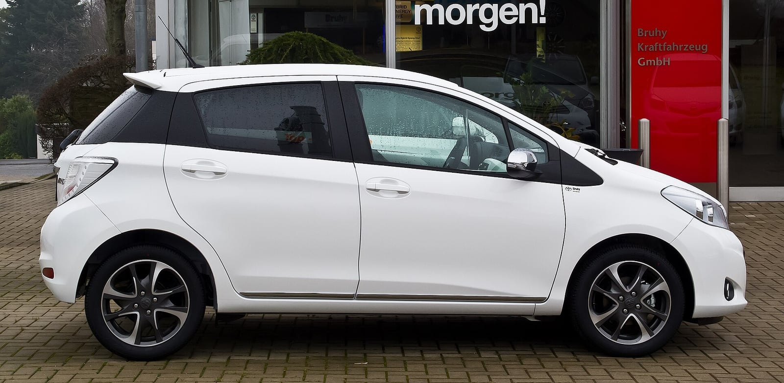 Toyota Yaris XP130 yan profil