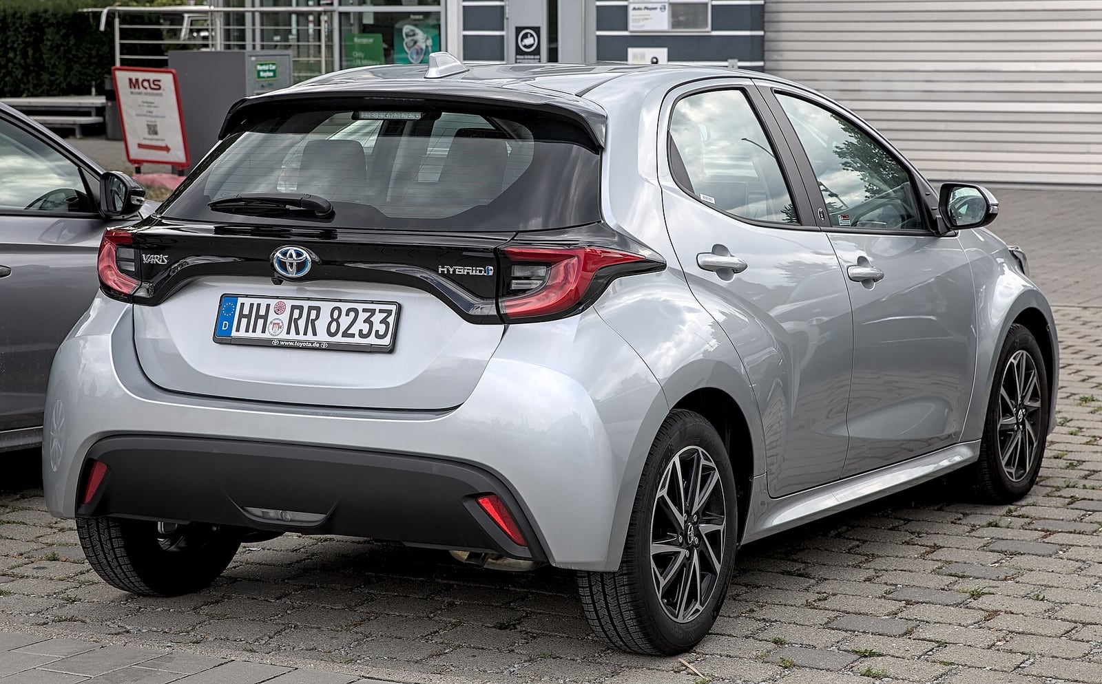 Toyota Yaris XP210 Hybrid yandan görünüm