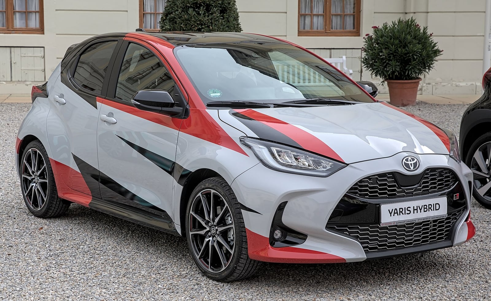 Toyota Yaris XP210 GR Sport önden görünüm
