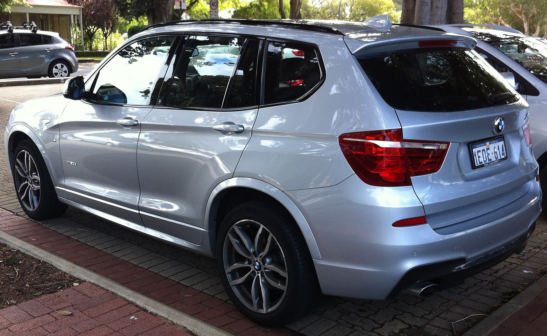 BMW X3 F25 LCI M Sport arka üç çeyrek görünüm