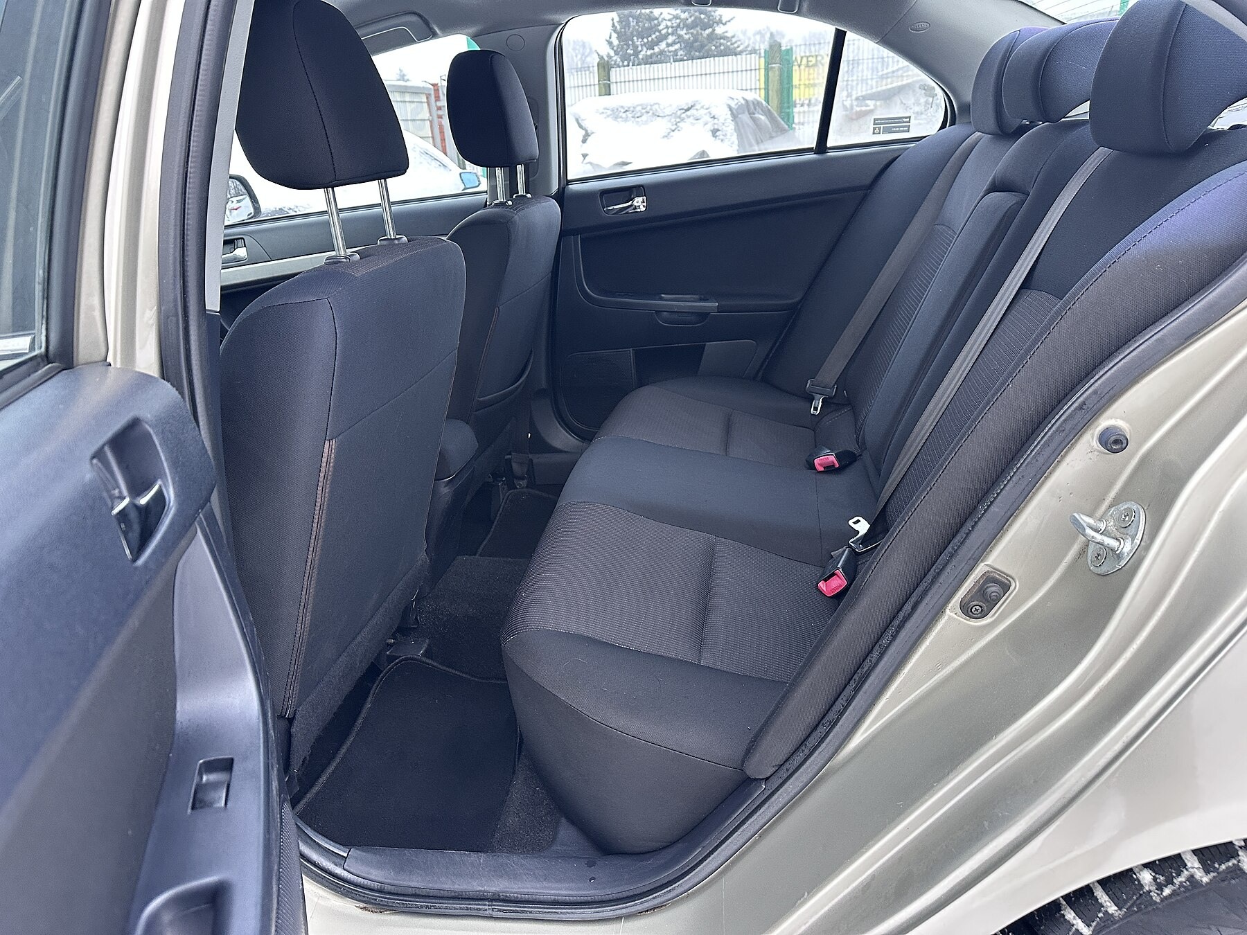 Mitsubishi Lancer CY arka koltukları