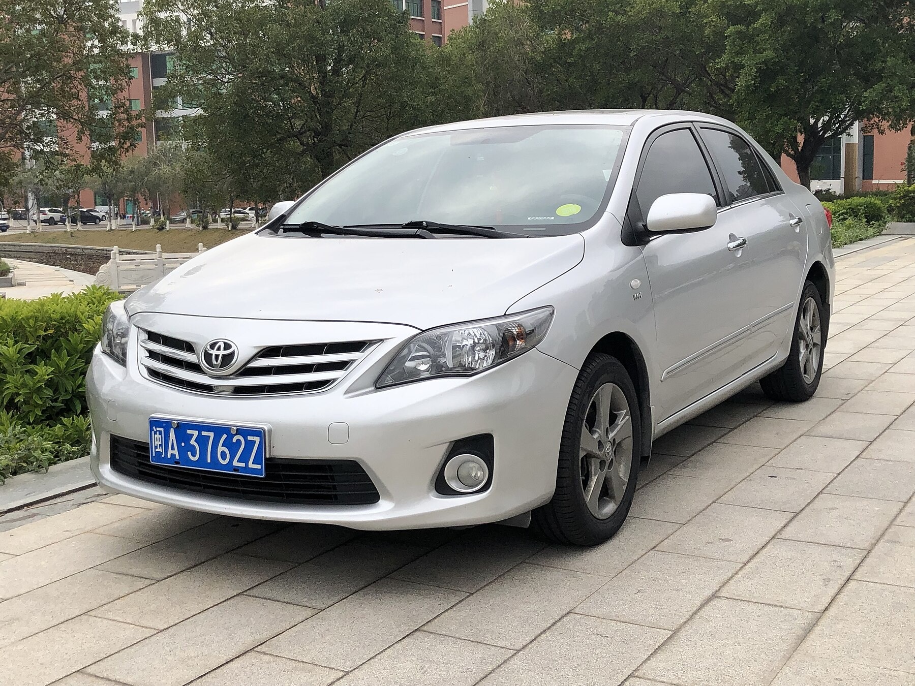 Toyota Corolla E150 makyajlı ön üç çeyrek görünüm
