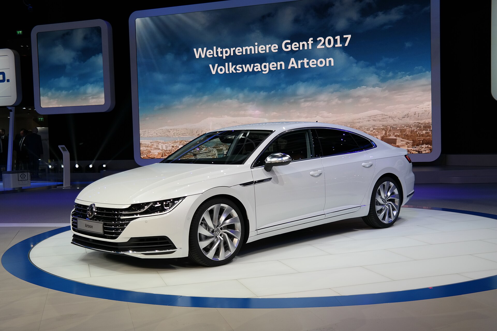 Volkswagen Arteon'un ön tasarımı ve geniş ızgarası