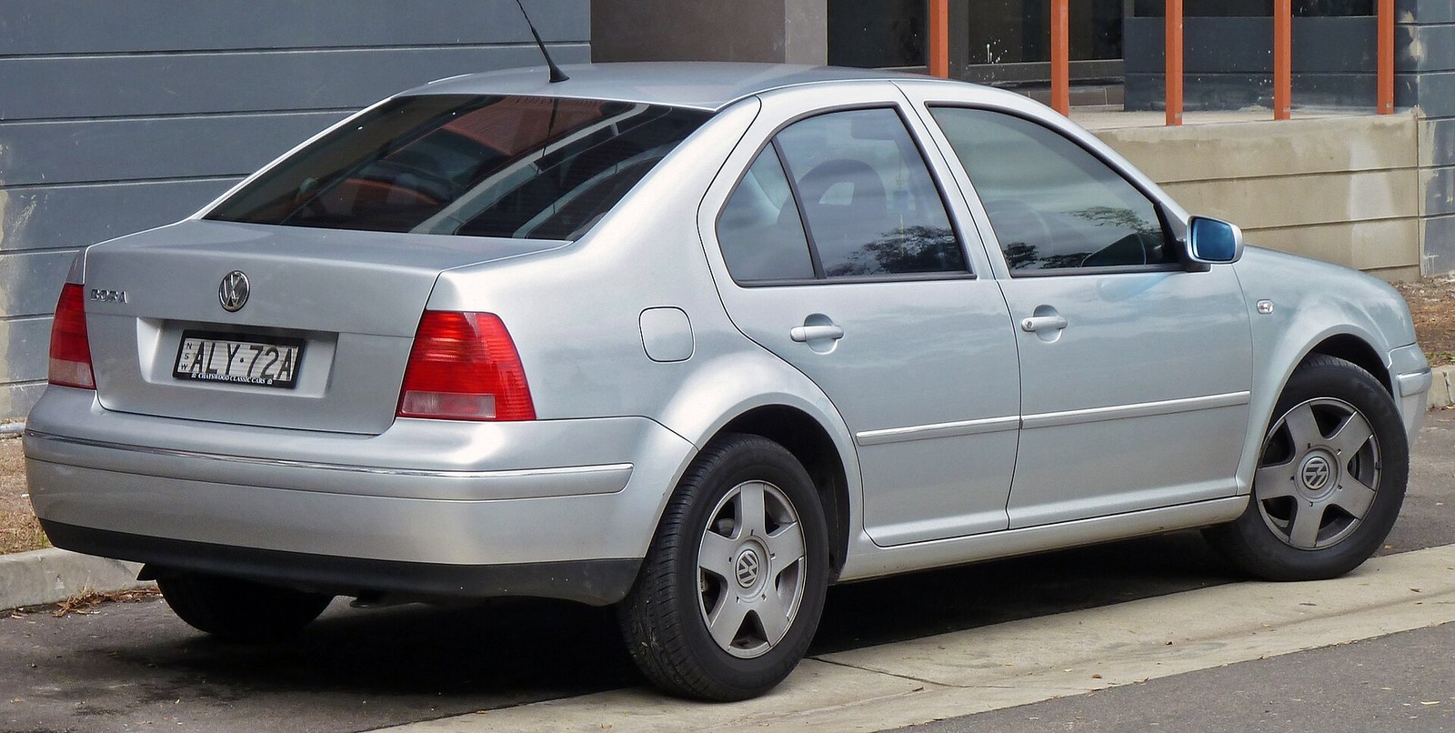 Volkswagen Bora 1J sedan arka görünüm