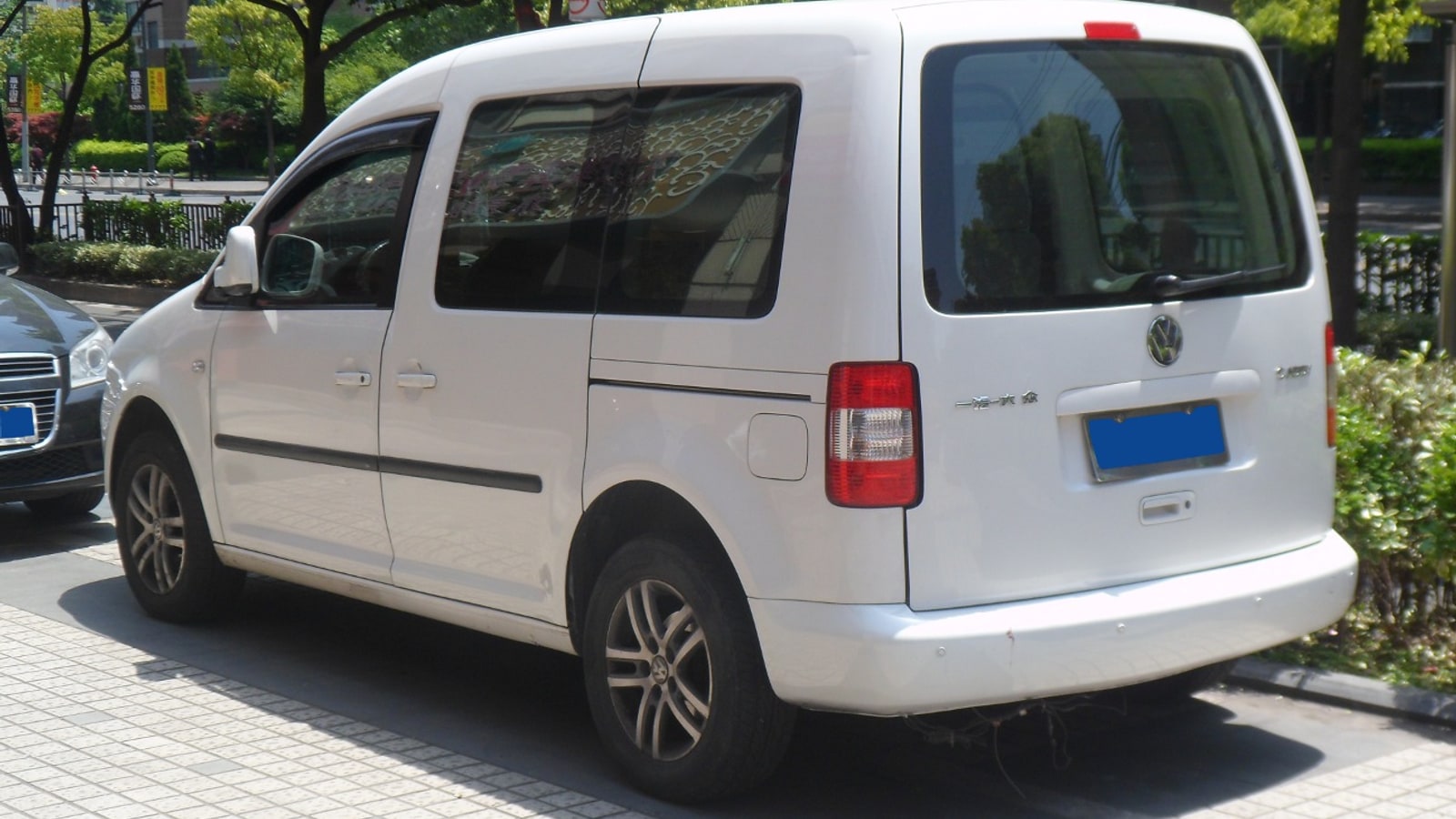 Volkswagen Caddy 2K arka ve yan görünüm