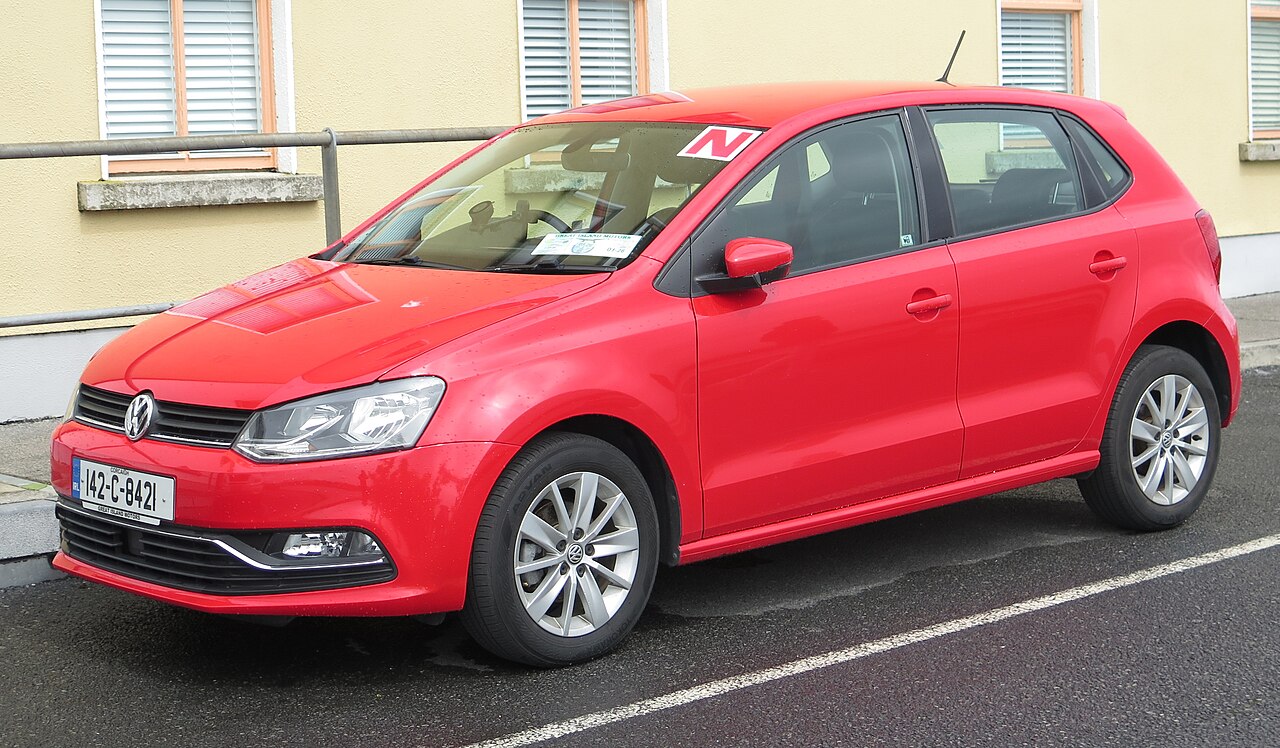 Makyajlı Volkswagen Polo 6C önden üç çeyrek görünüm