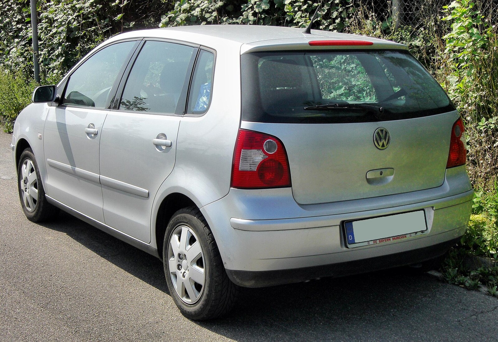 Volkswagen Polo 9N makyaj öncesi arka görünüm