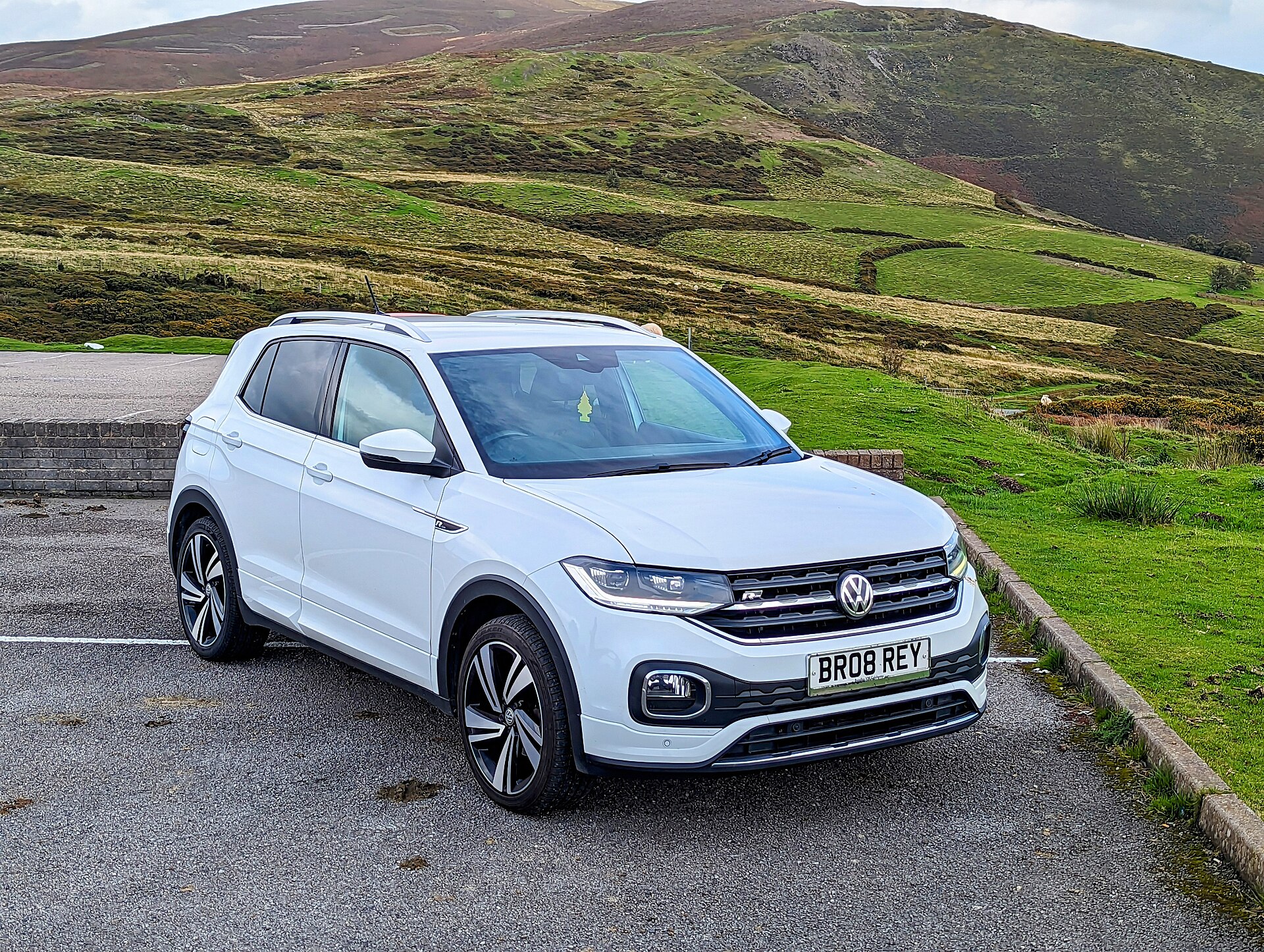 Volkswagen T-Cross R-Line önden görünüm