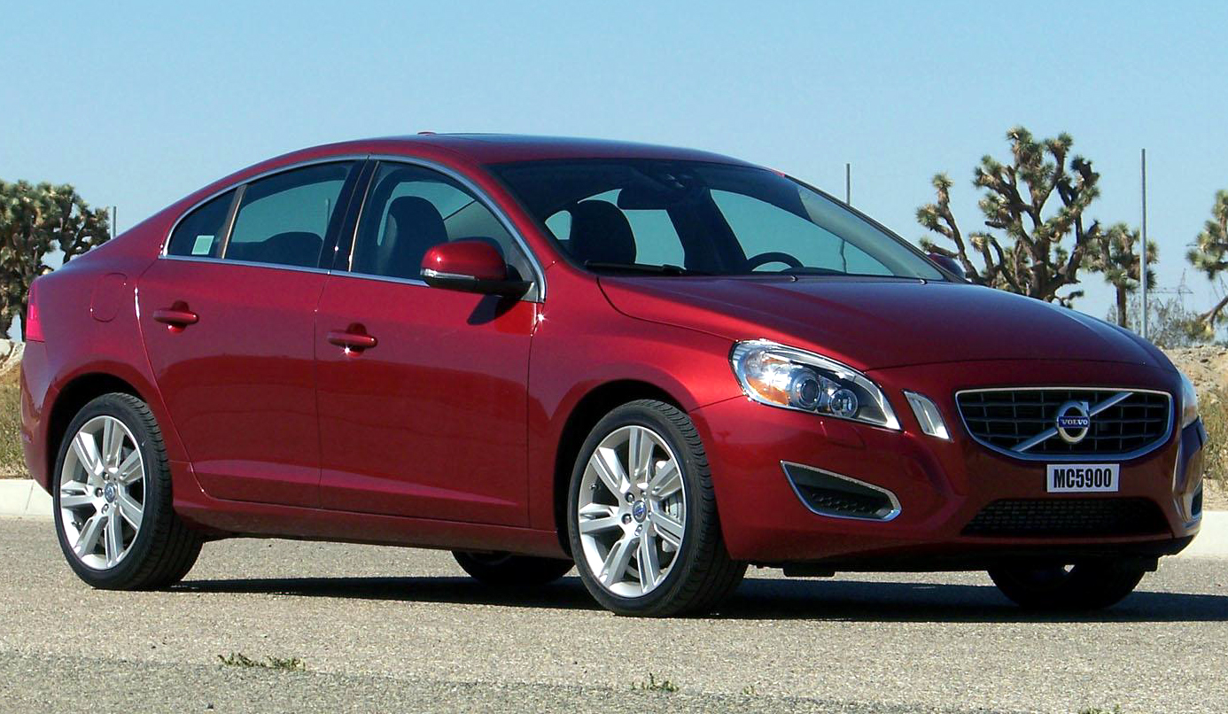 Volvo S60 P3 arka ve yan görünüm