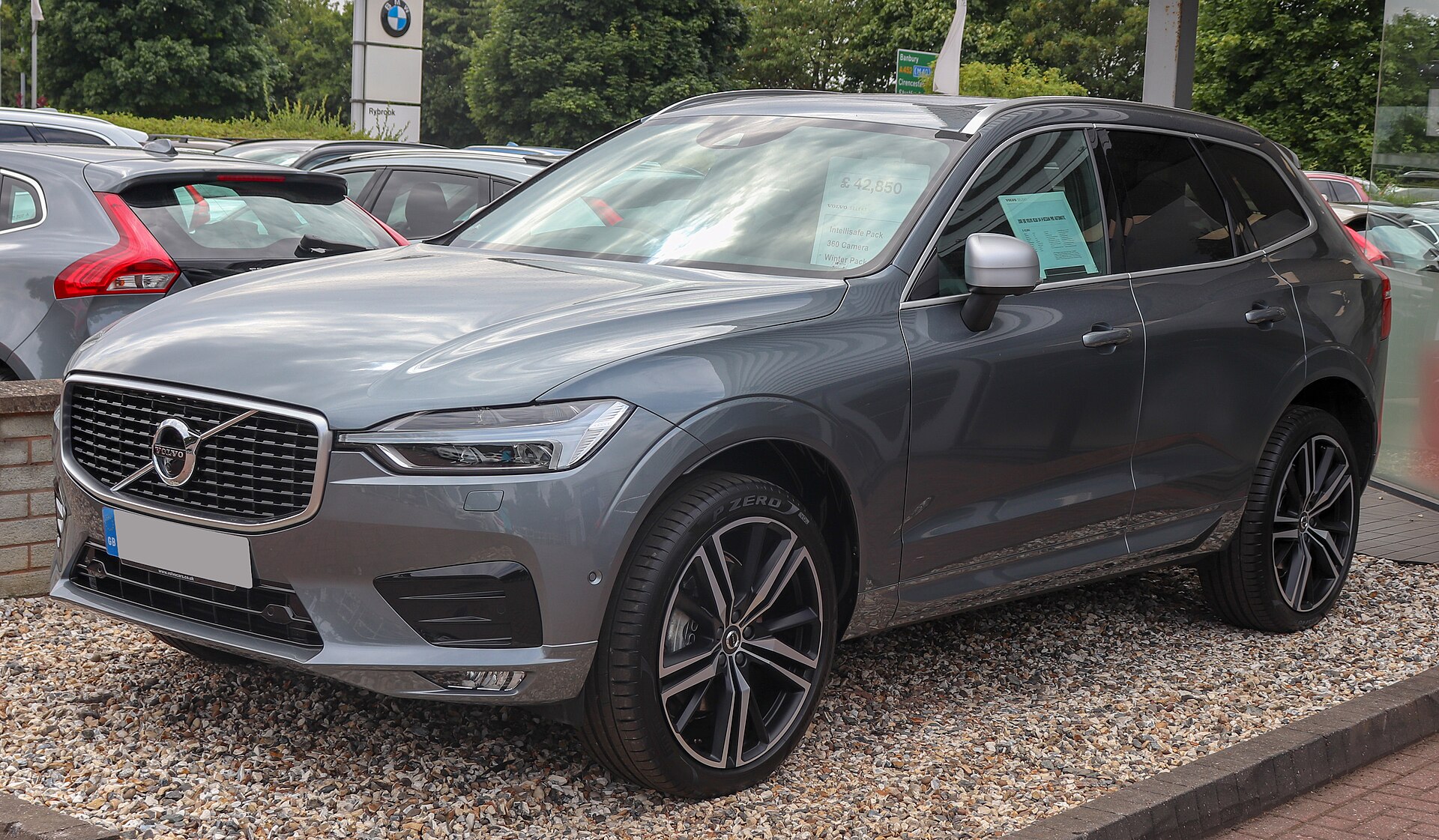 Volvo XC60 II D4 R-Design önden görünüm