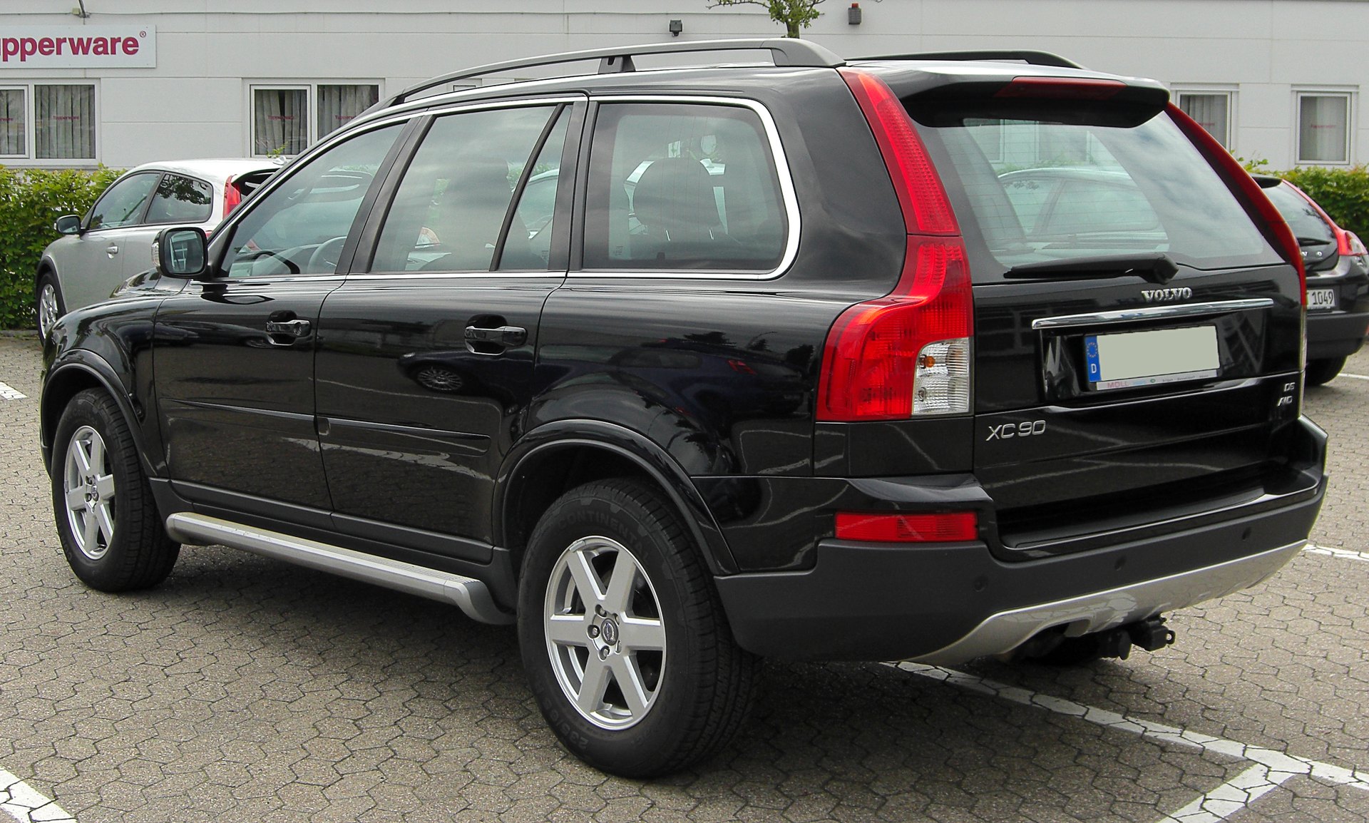 Birinci nesil Volvo XC90 D5 AWD makyajlı arka görünümü