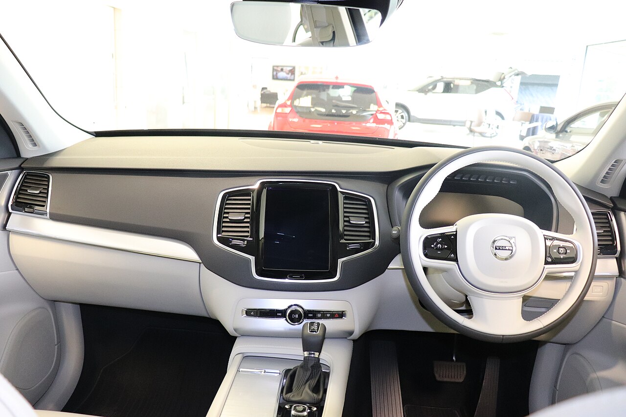Volvo XC90 II Sensus ekranlı iç mekân