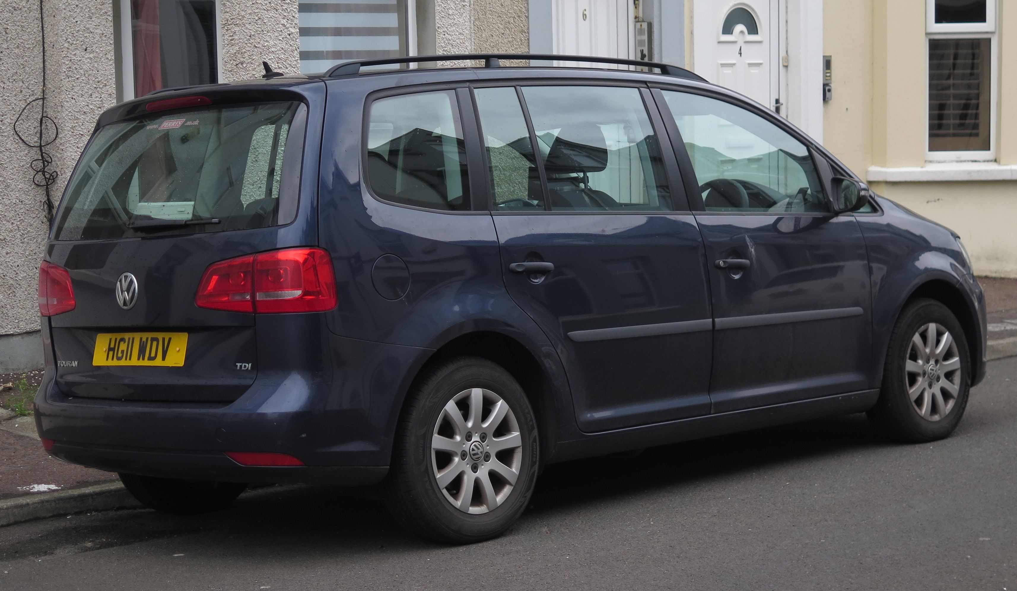Volkswagen Touran 1T arka yan görünümü