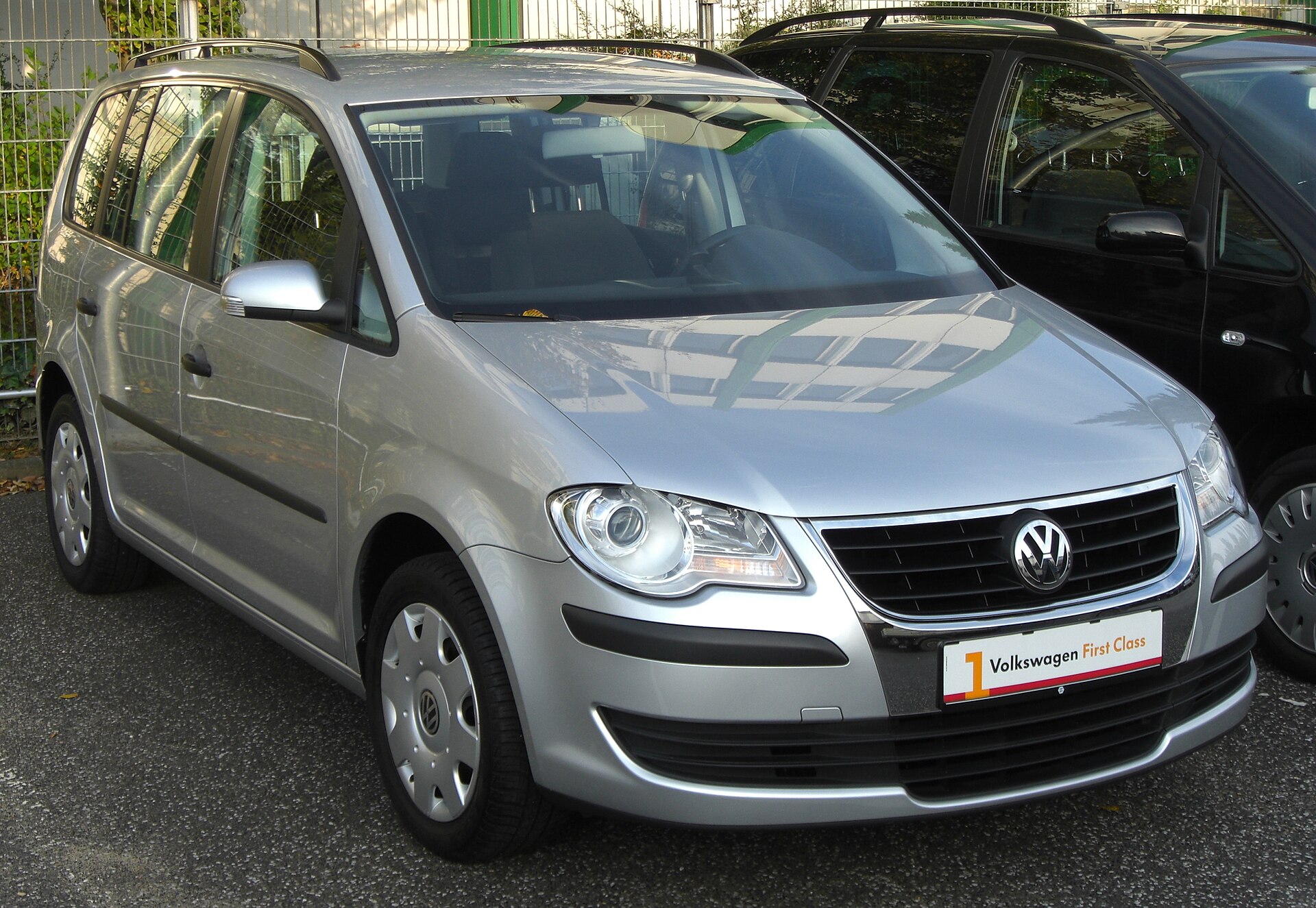 Volkswagen Touran I makyajlı ön görünümü