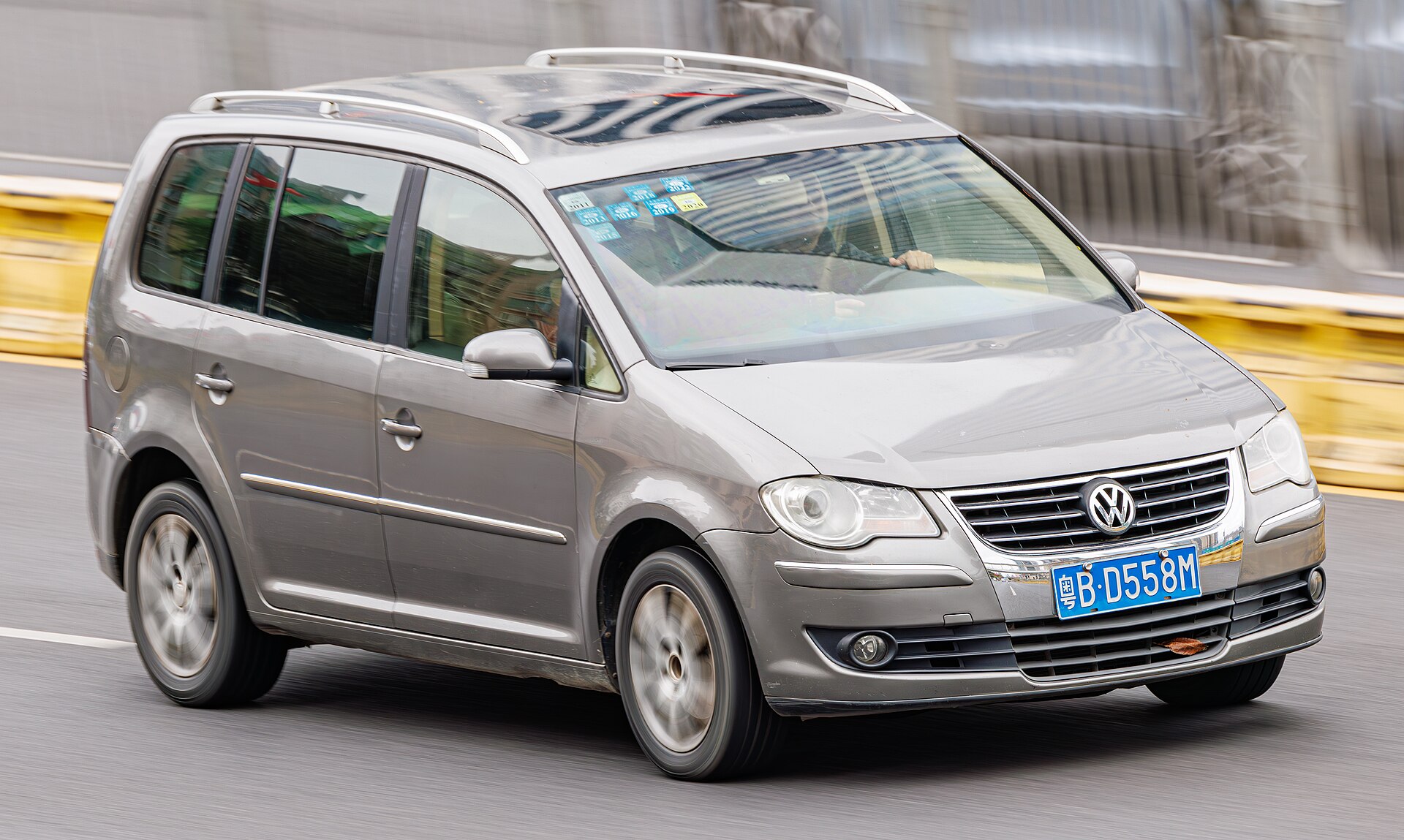 Volkswagen Touran Typ 1T farklı pazar görünümü
