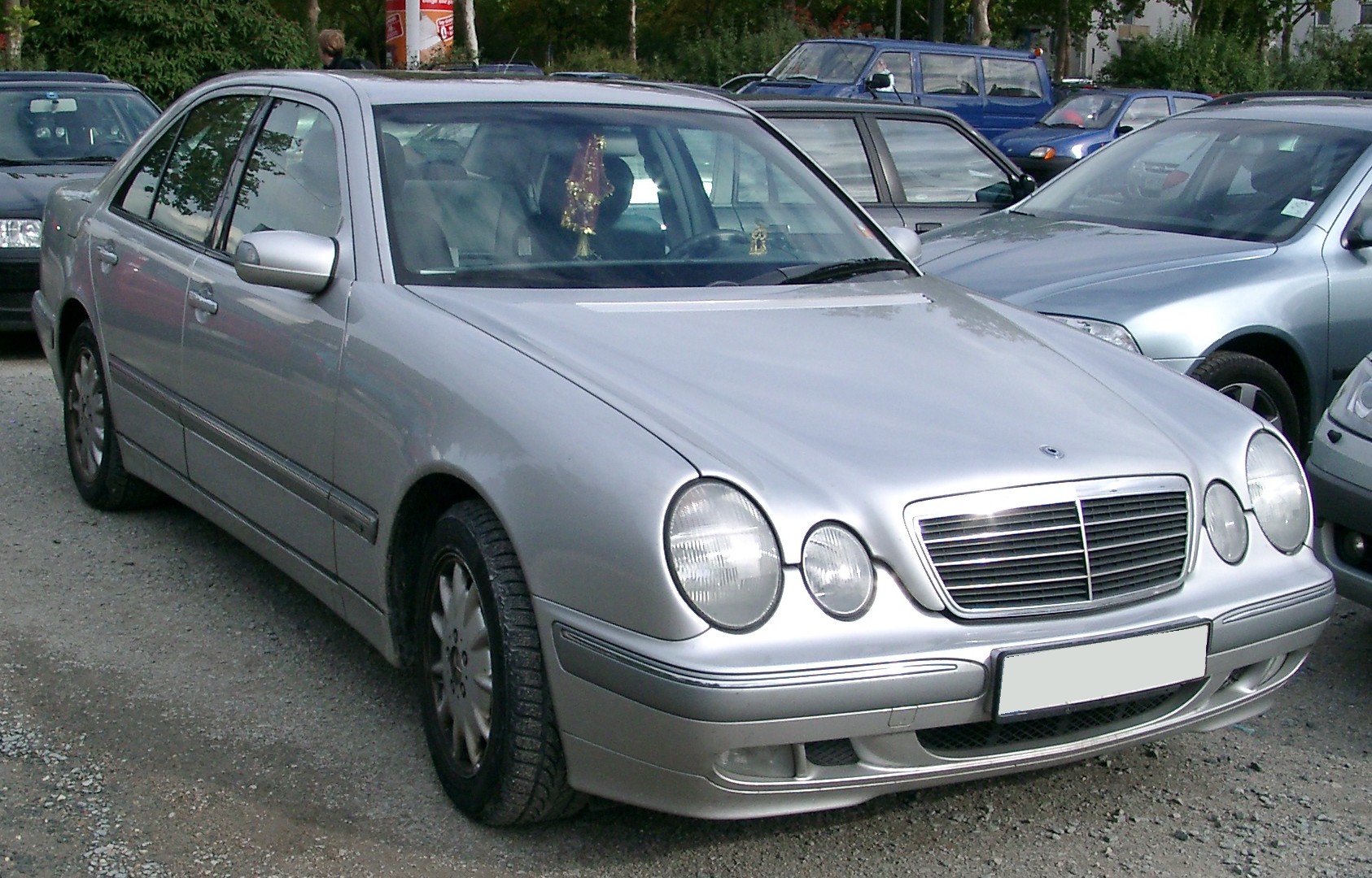 Makyajlı Mercedes-Benz W210 ön görünüm