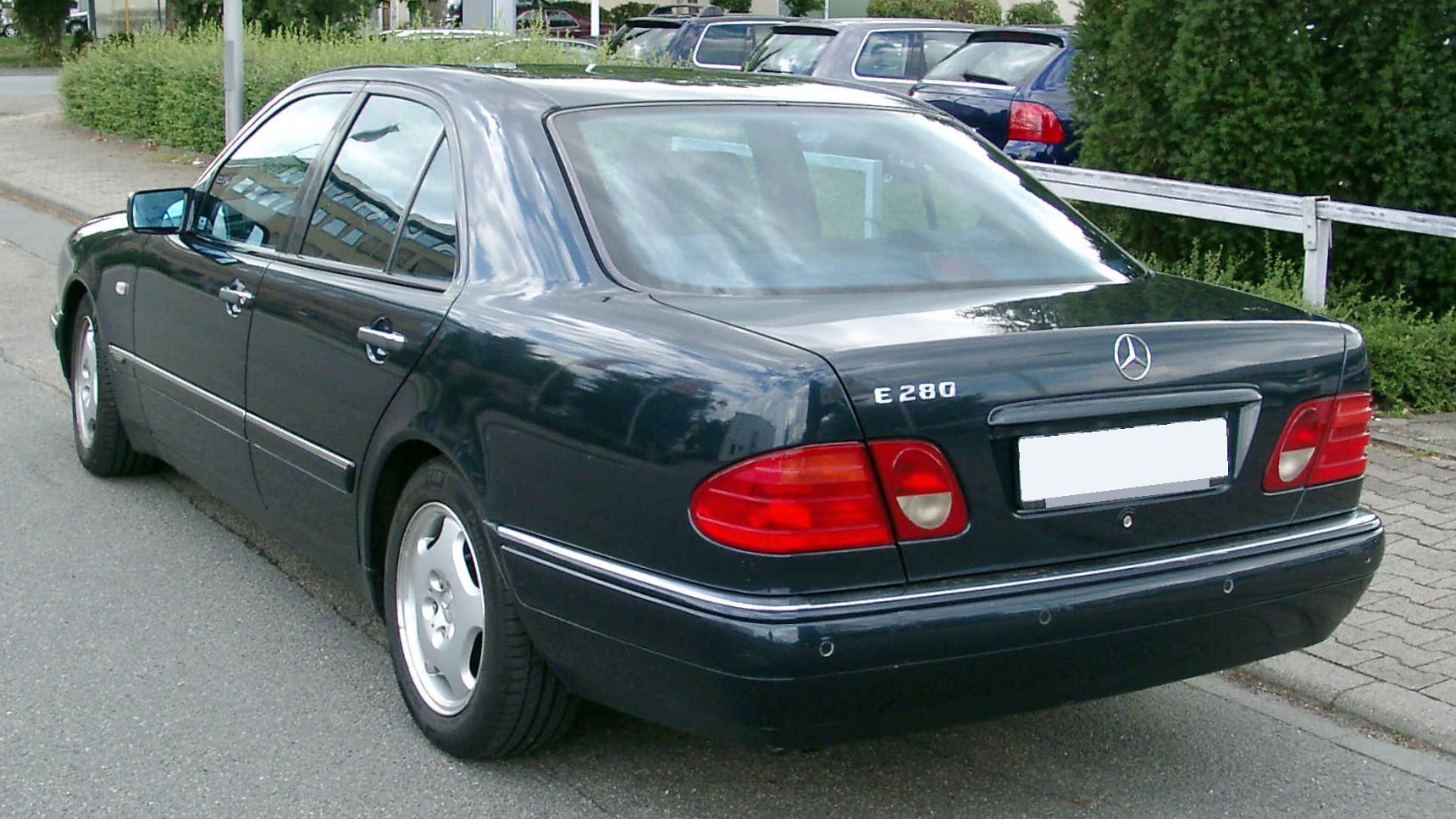 Mercedes-Benz W210 arka gövde ve bagaj