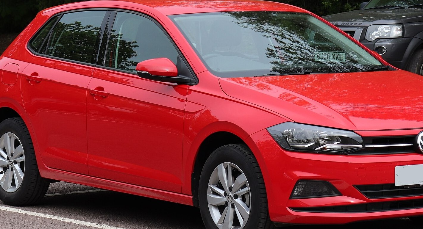 Volkswagen Polo AW gövde ve far ayrıntısı