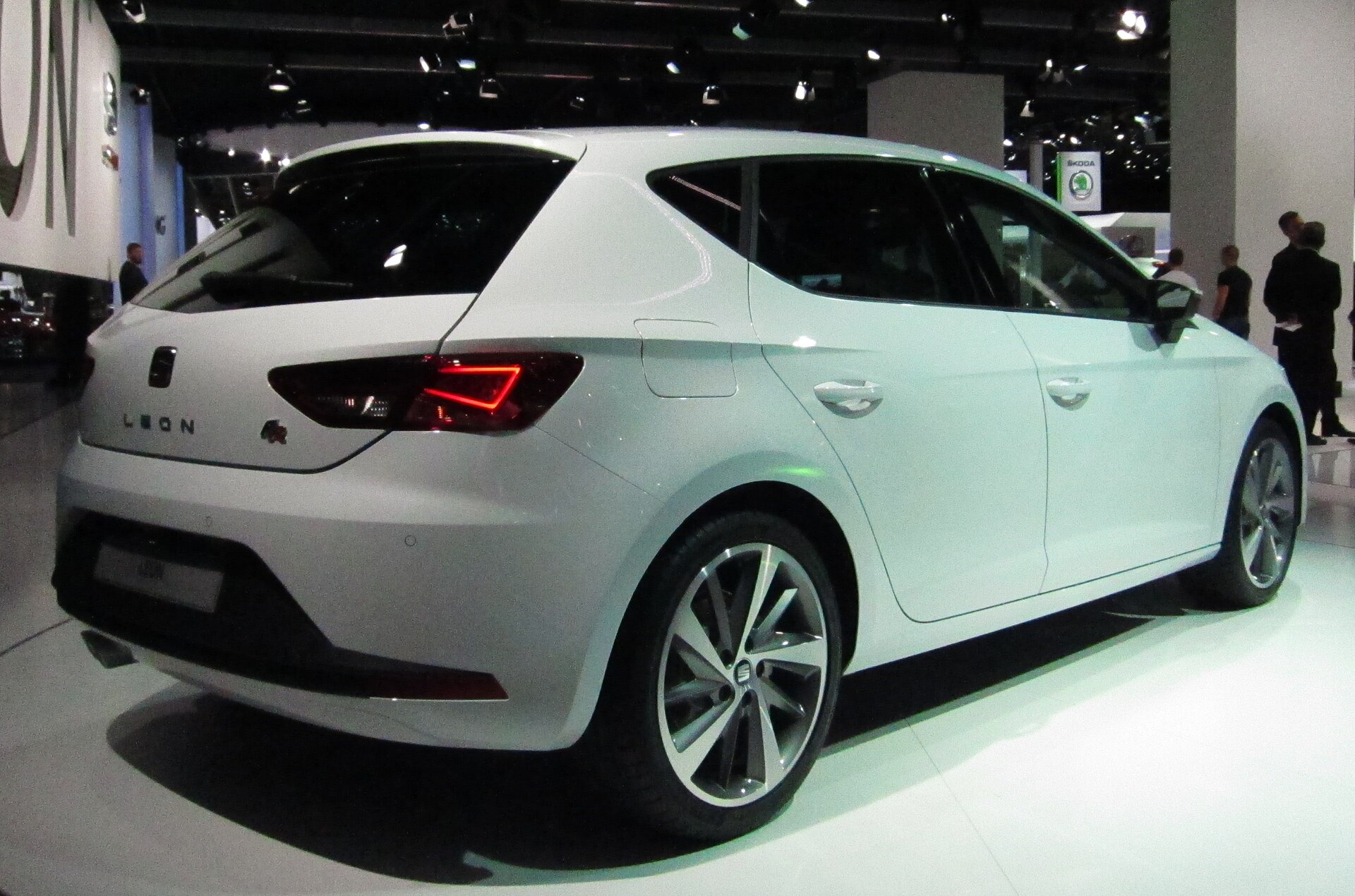 SEAT Leon 5F arka üç çeyrek
