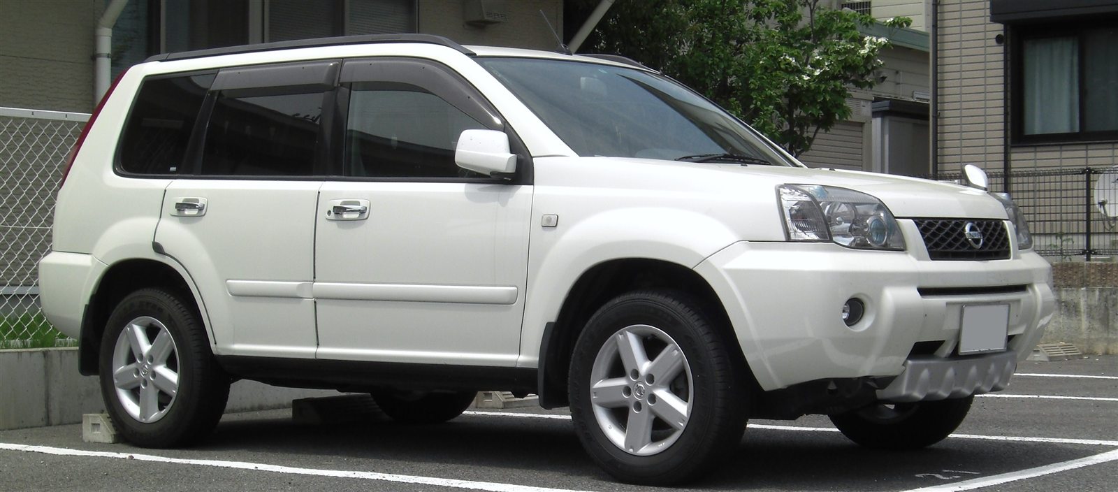 Nissan X-Trail T30 önden üç çeyrek görünüm
